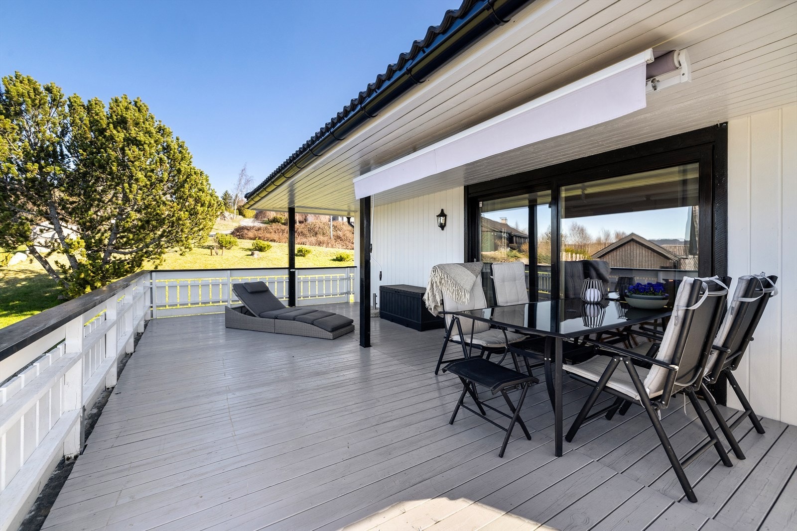 God plass til flere soner for grilling, avslapping og sosialisering. Galleribilde