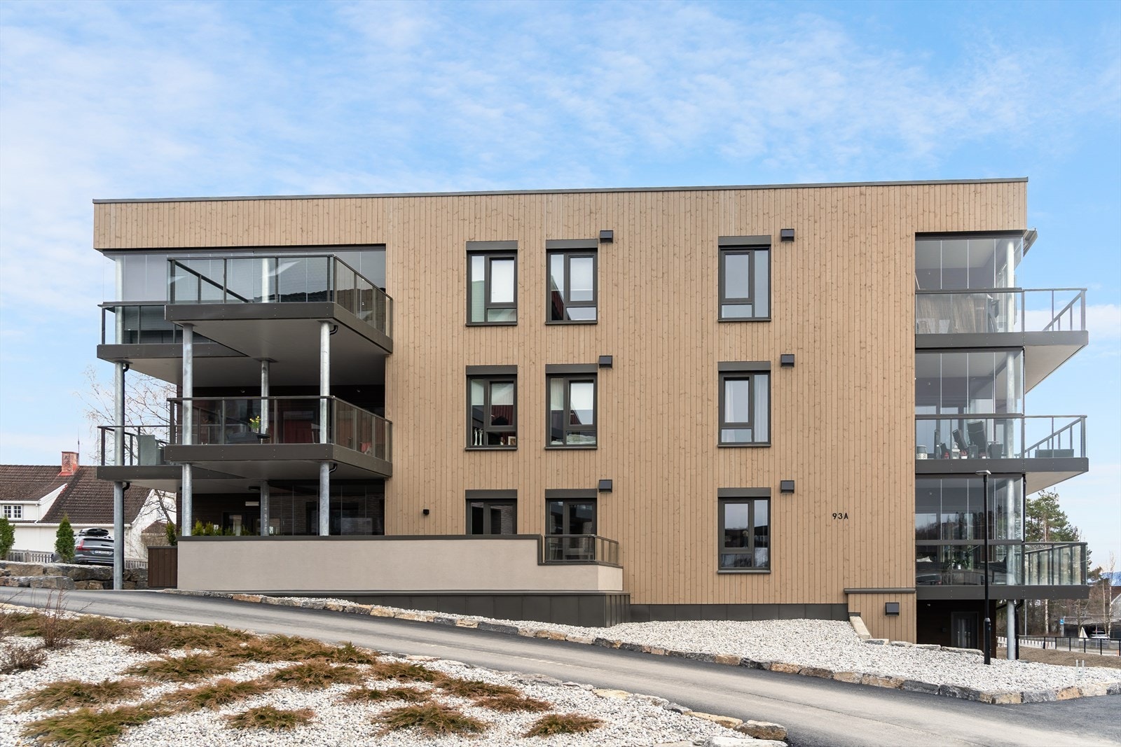Ajer Gard er et nyere boligsameie med moderne arkitektur og vedlikeholdsvennlige materialer. Galleribilde