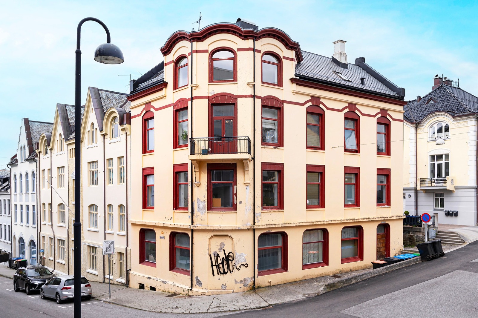 Leiligheten ligger i et karakteristisk bygg fra 1905. Galleribilde