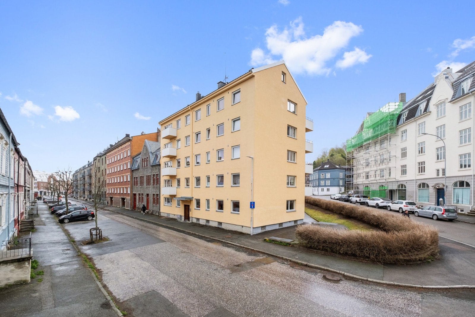 Dette er en innholdsrik og pen 2-romsleilighet med sentral beliggenhet på Møllenberg. Galleribilde