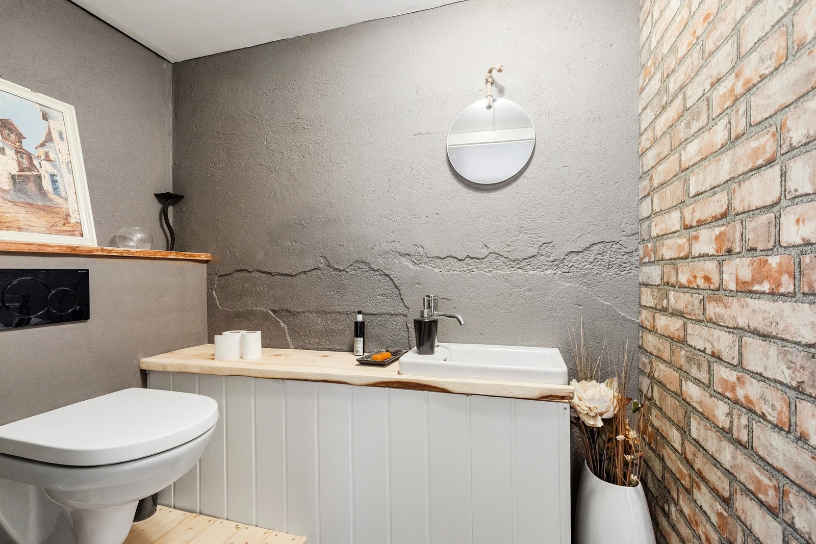 Separat WC rom i kjeller på 1,9 kvm. Galleribilde