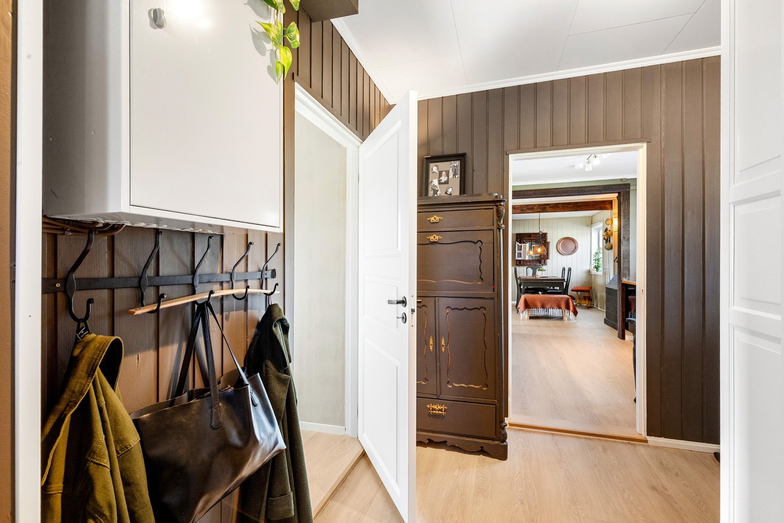 Fra gangen finner vi også trappen ned til kjelleren. Galleribilde