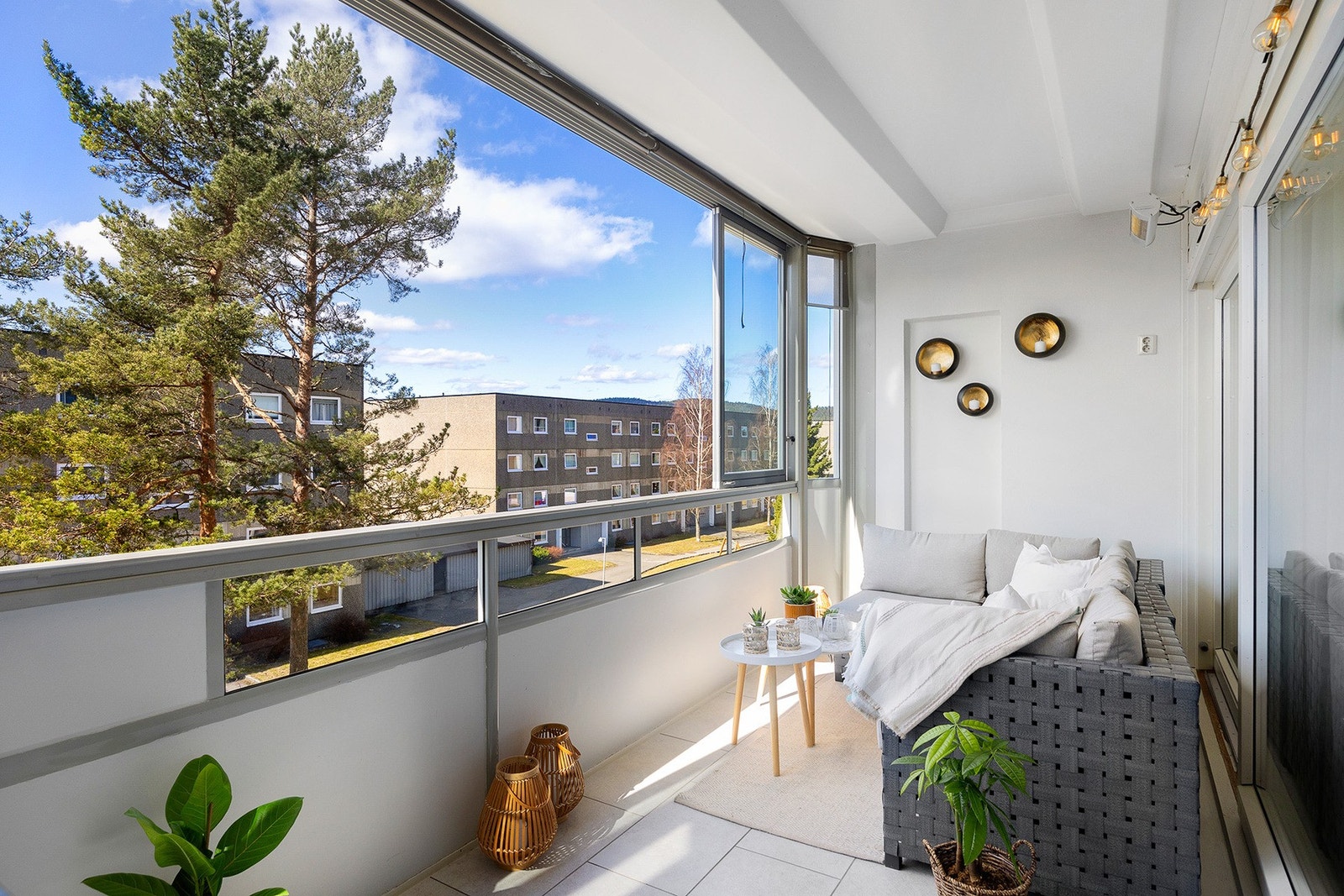 Innglassingen kan lett åpnes og lukkes etter behov. Her ute kan man nyte både de fine og de litt mindre fine dagene! Galleribilde