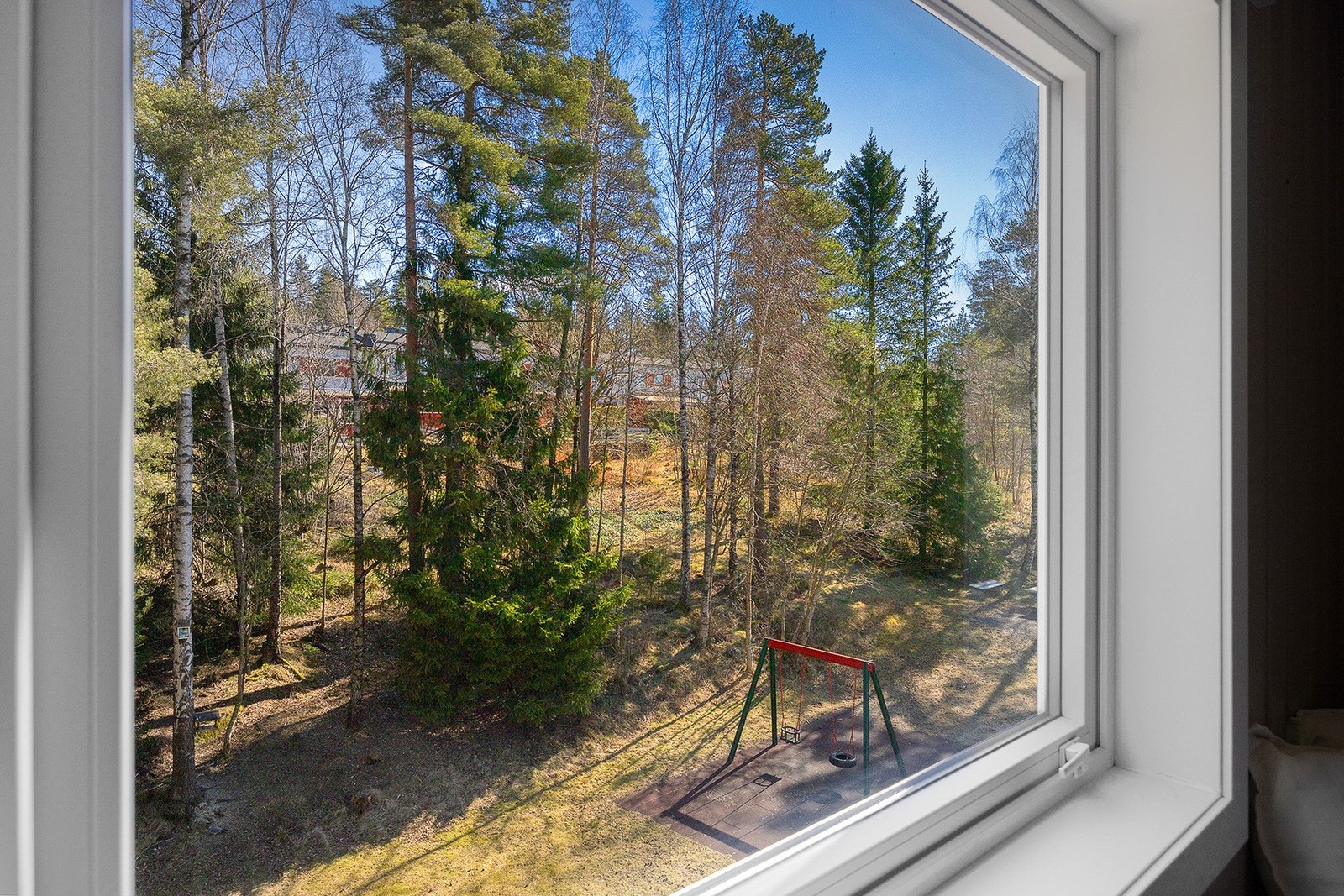 Alle soverommene vender mot nordøst og stille omgivelser. Her sover man godt og uforstyrret! Galleribilde