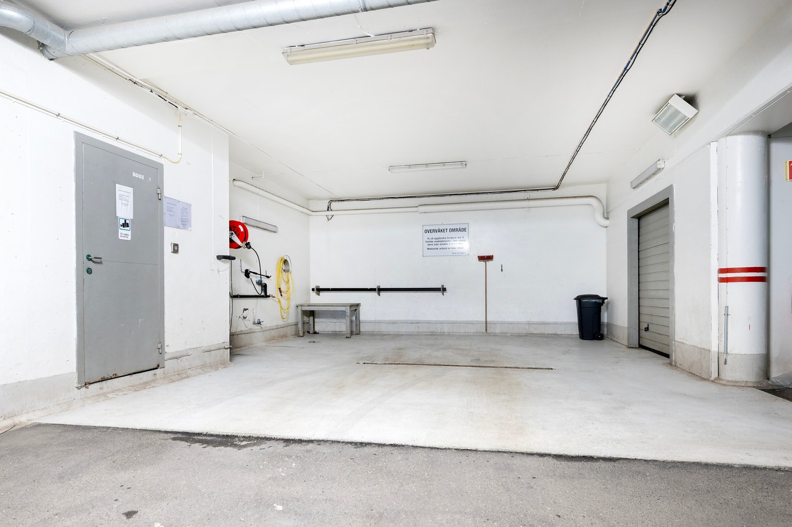 I garasjen er det også egen vaskeplass for beboerne i borettslaget. Galleribilde