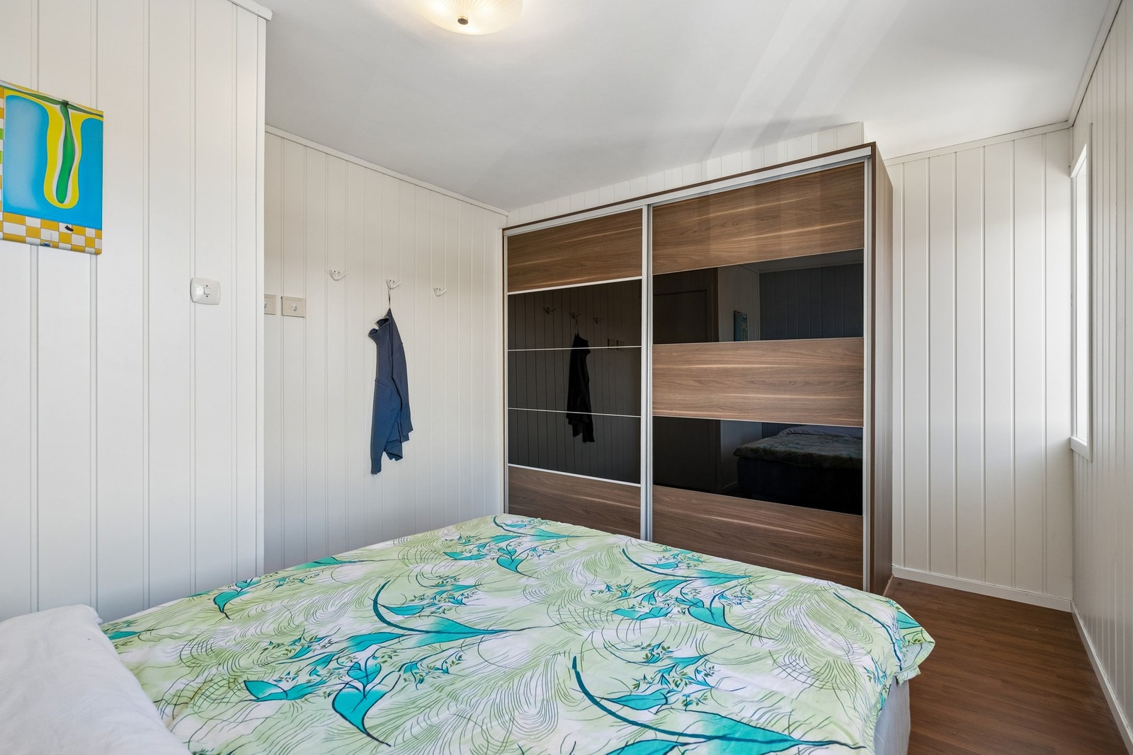 Romslig soverom på ca 12,4m². Galleribilde