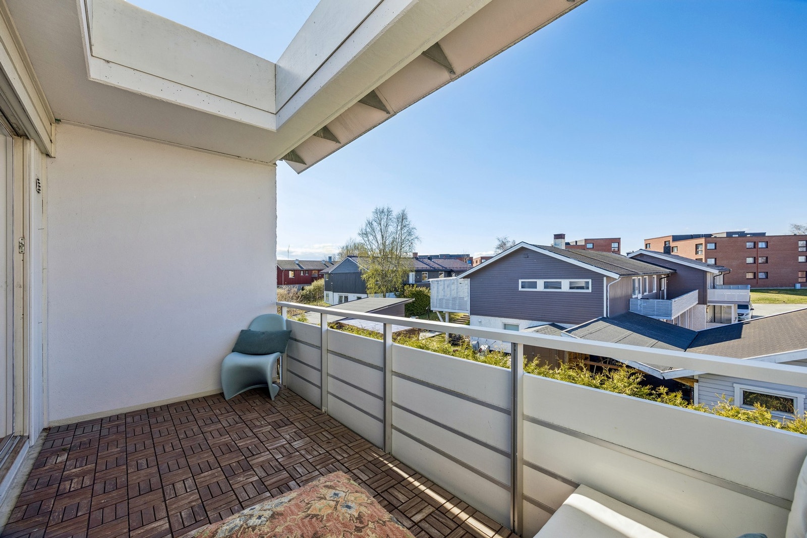 Nord/vest vendt balkong med gode solforhold. Galleribilde