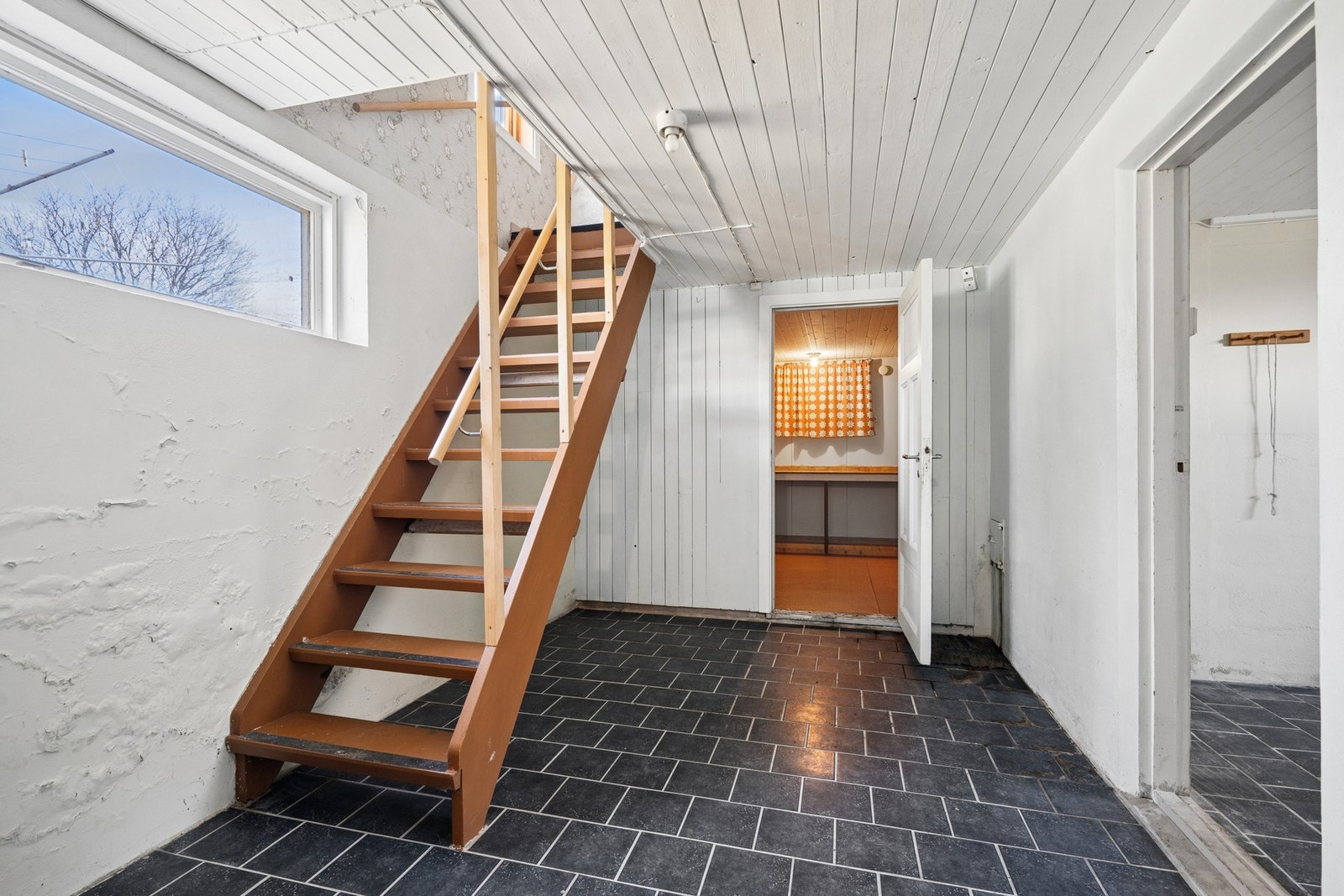 Kjelleren består av flere boder med god lagringsplass. Galleribilde