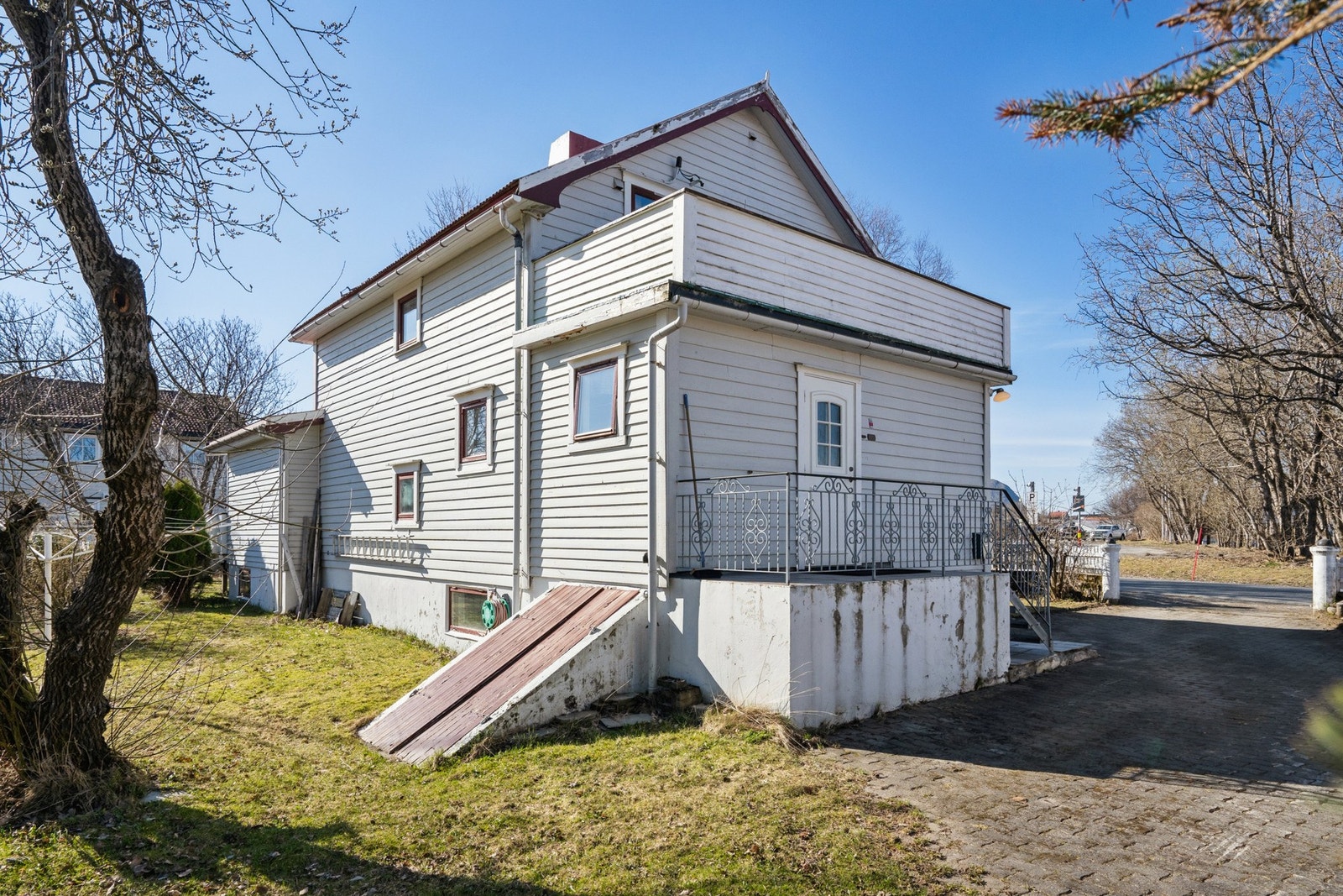 Fasade mot nord og øst. Galleribilde