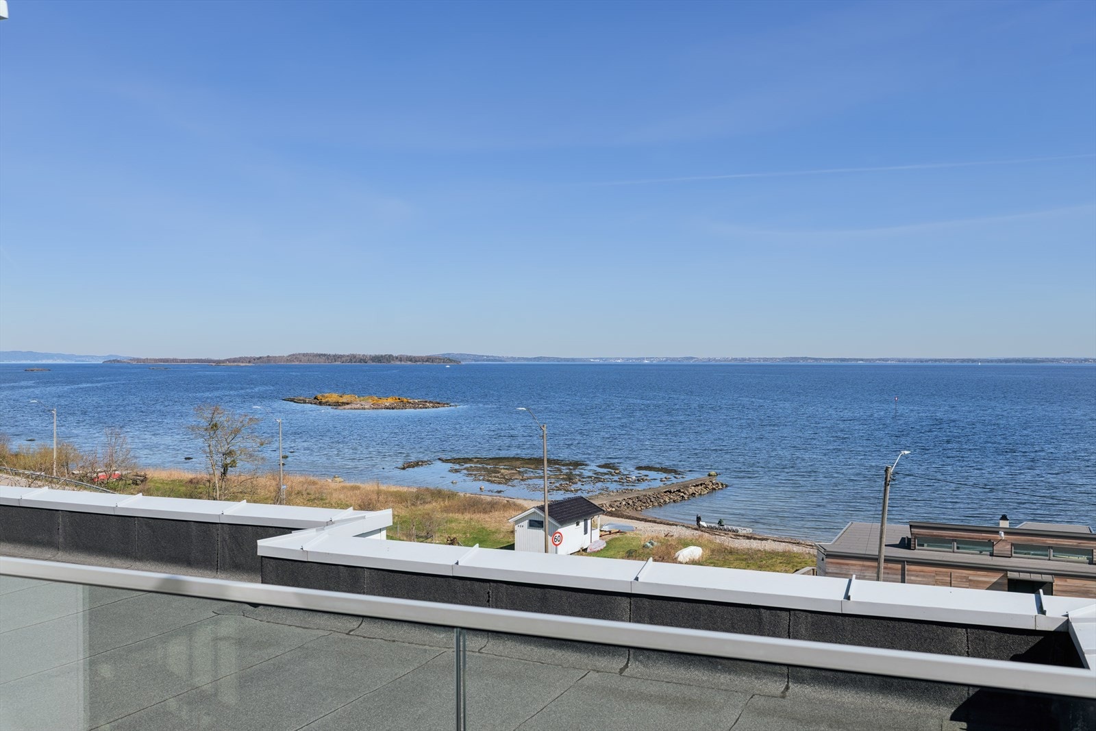 Herfra har man full oversikt over fjorden Galleribilde