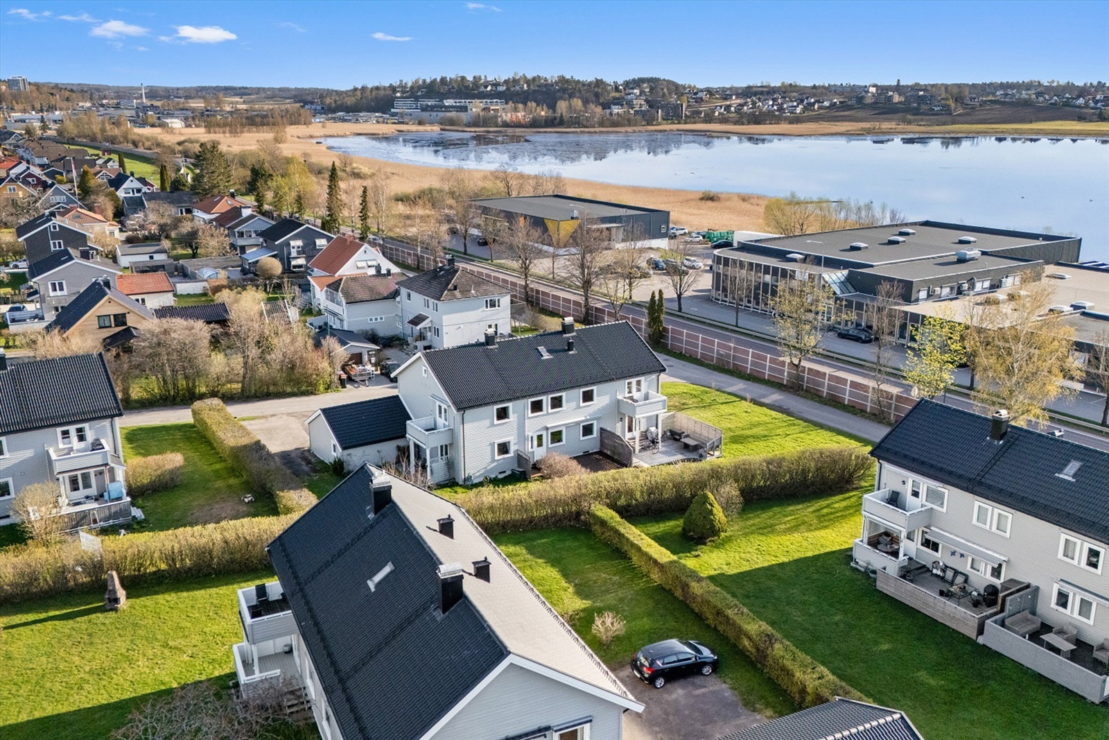 Her bor du med nærhet til både sjøen og byens fasiliteter. Galleribilde