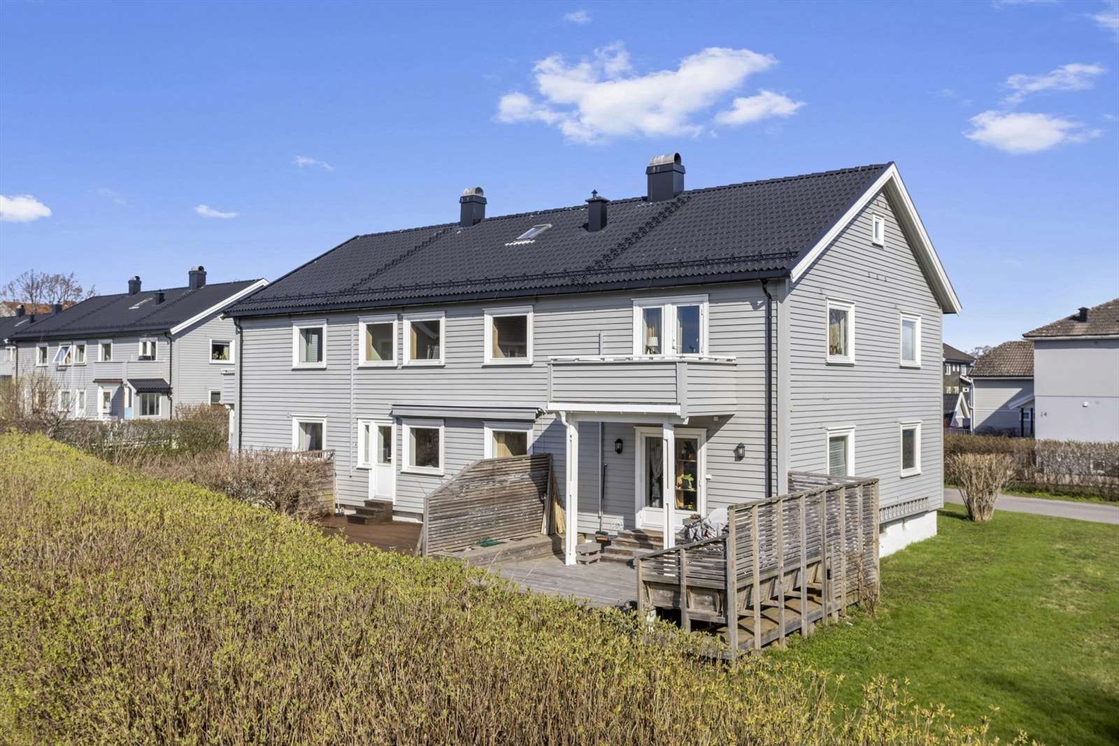 Bygget er en 6-mannsbolig fra 1957 i et veletablert borettslag. Galleribilde