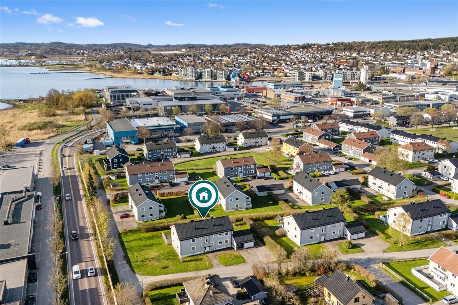 Beliggenheten er ideell for pendlere, med Tønsberg stasjon 1,5 km unna. Galleribilde