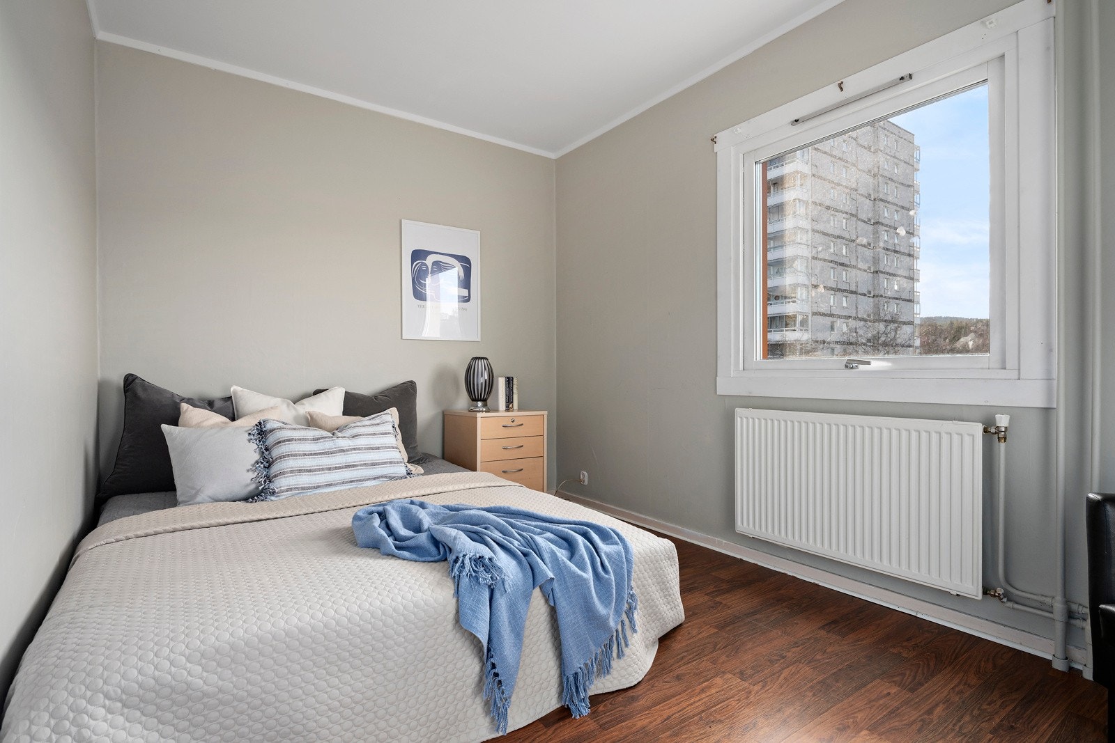 Soverom 2 passer utmerket som barnerom eller kontor med plass til garderobeskap. Galleribilde