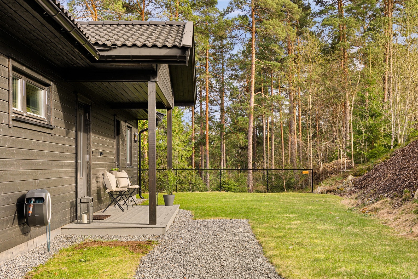 Her er det god plass til alt fra trampoline og ballspill til rolige sommerdager med solstol og kaffekopp. Galleribilde