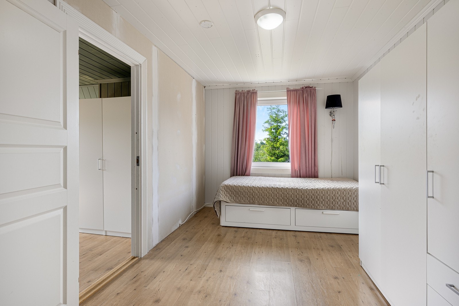 Det er garderobeskap på alle soverommene. Galleribilde
