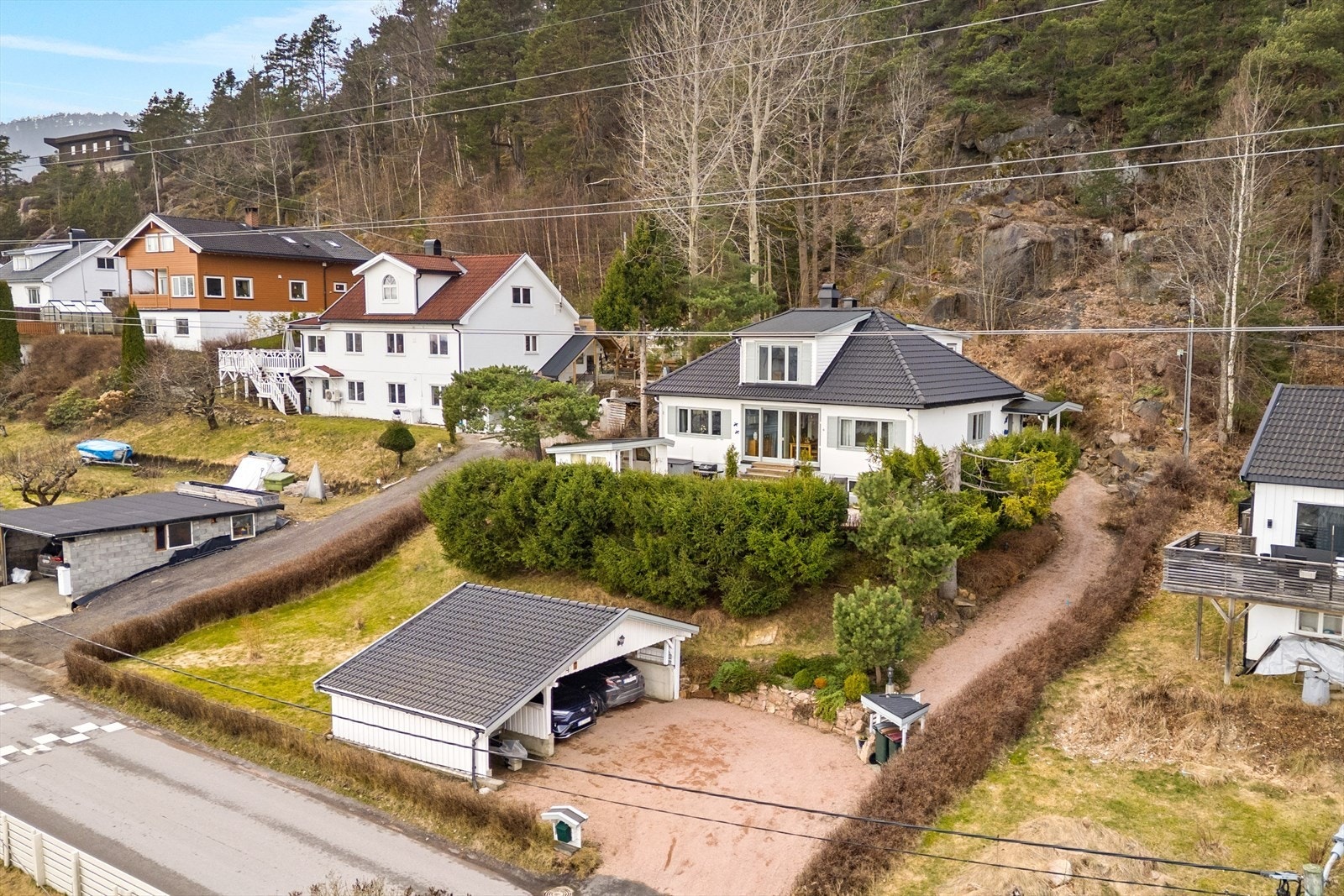Velkommen til Eikveien 4 presentert av Eiendomsmegler1 v/ Anna Marie Weel. Foto: Knipzet v/ Lars Magnus Strøm. Galleribilde