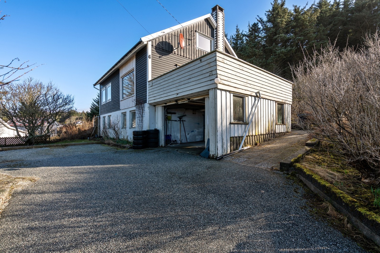 - Tun med gode parkeringsmuligheter - Galleribilde