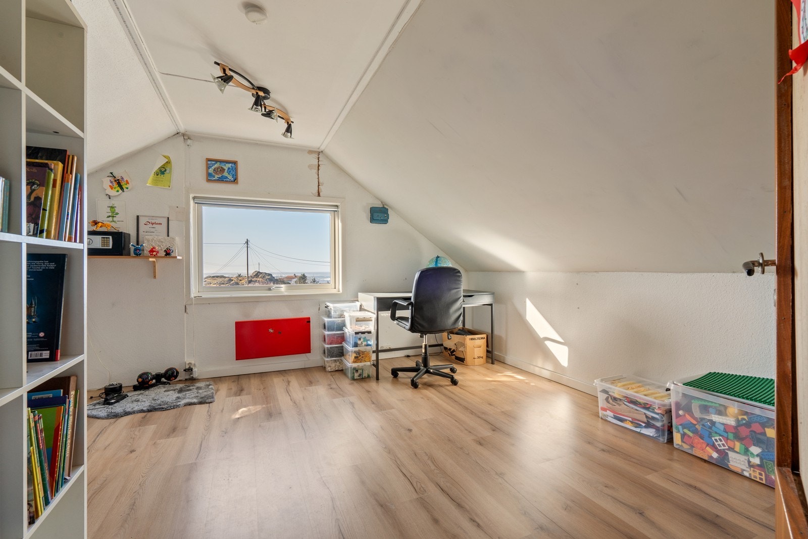 - Begge rom på loft har god plass - Galleribilde