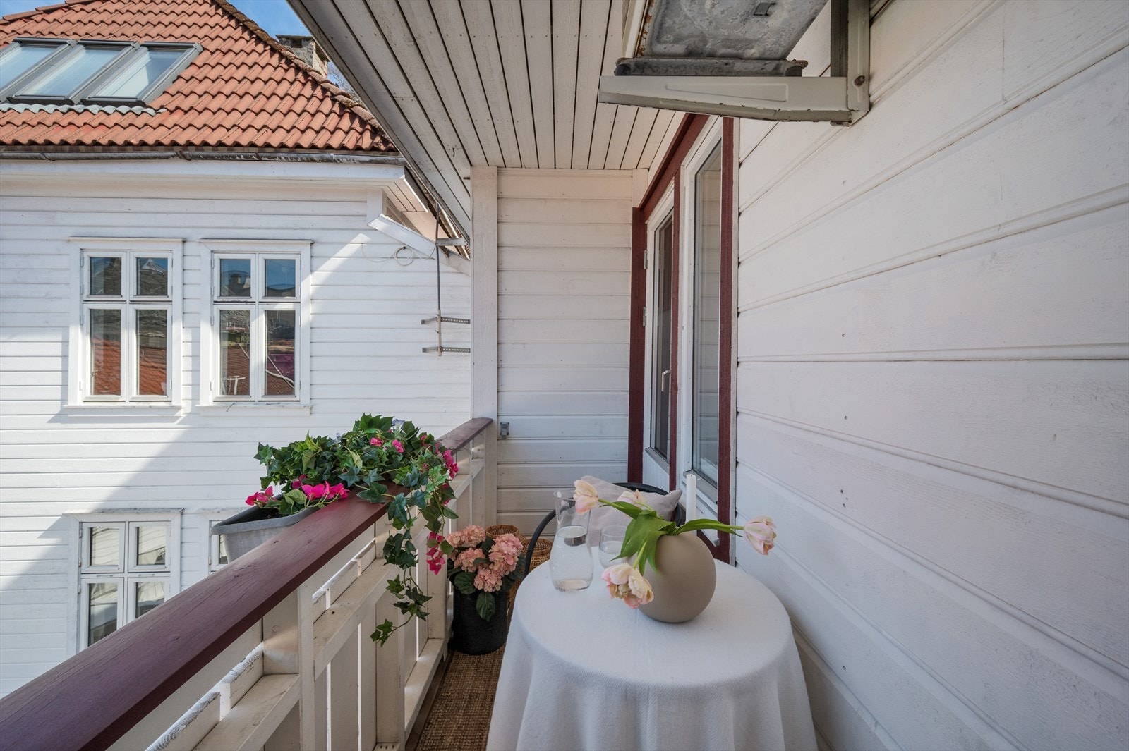 - Her er det plass til enkelt utemøblement om ønskelig - Galleribilde
