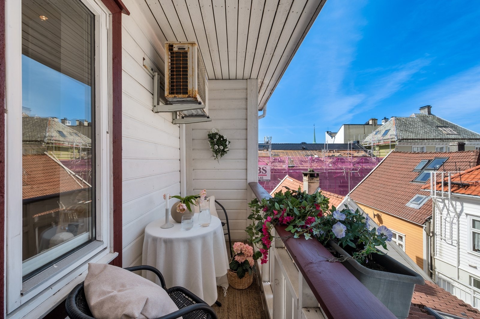 - Balkongen måler 3 m² og er kveldssolt - Galleribilde