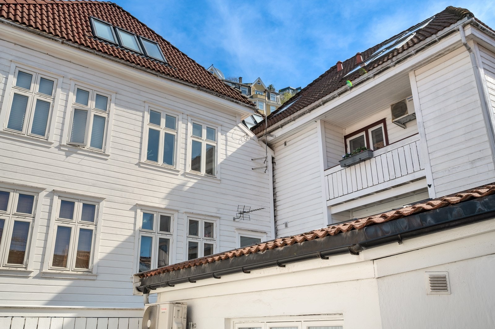 - Her bor man meget sentralt og omringet av klassiske bygårder og Bergenshus - Galleribilde
