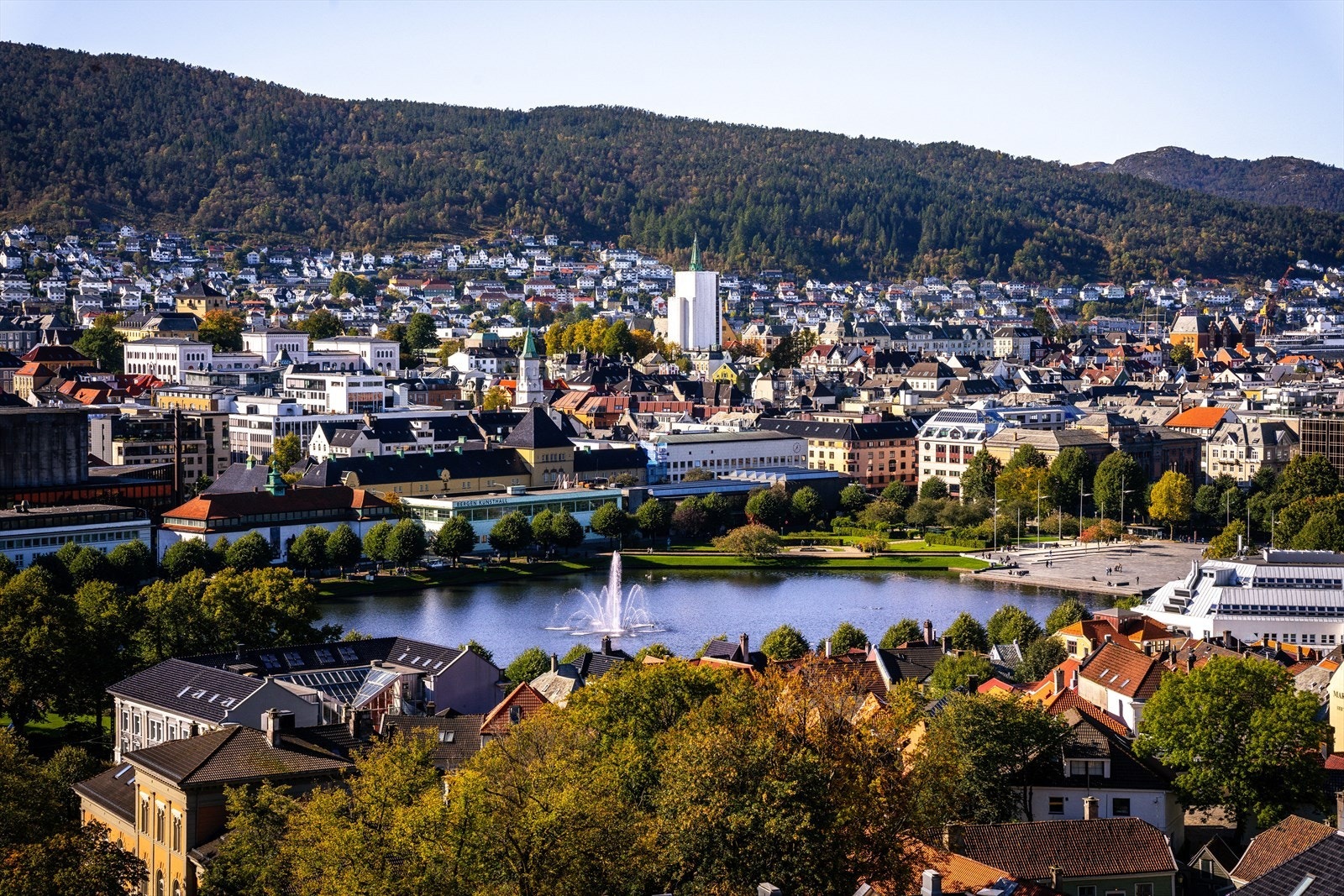 - Bergen sentrum by på alt en skulle trenge av servicetilbud og fasiliteter - Galleribilde