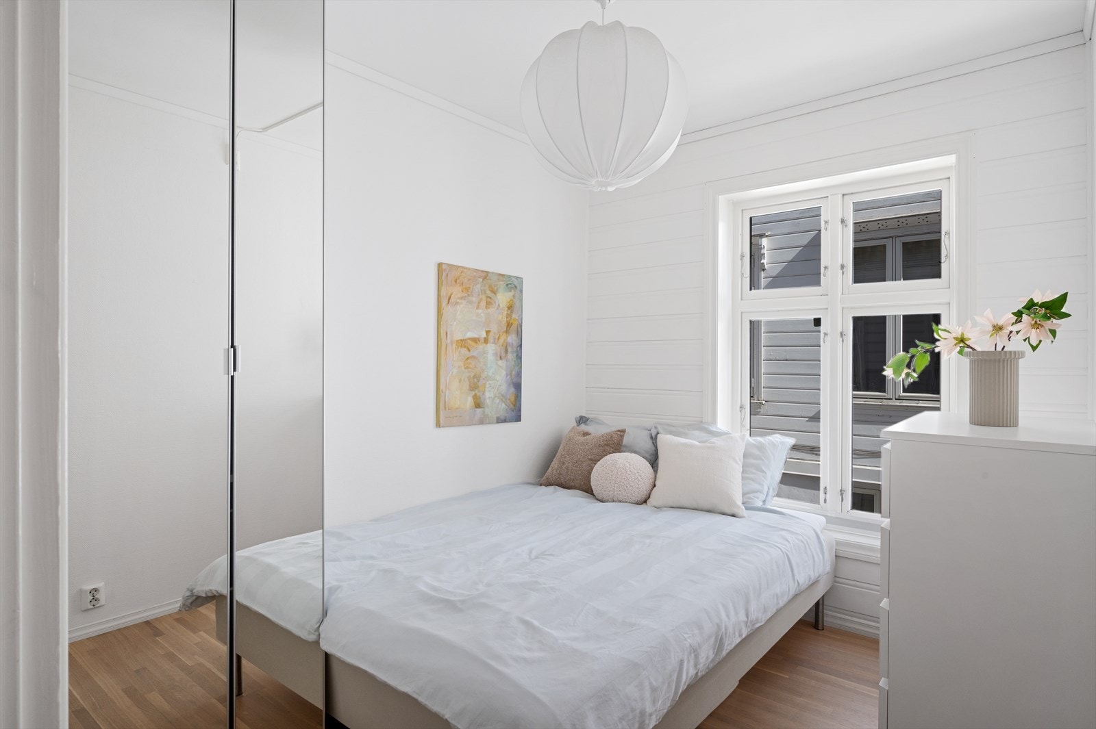 - Leilighetens andre soverom måler 6,5 m ² inkl. skap - Galleribilde