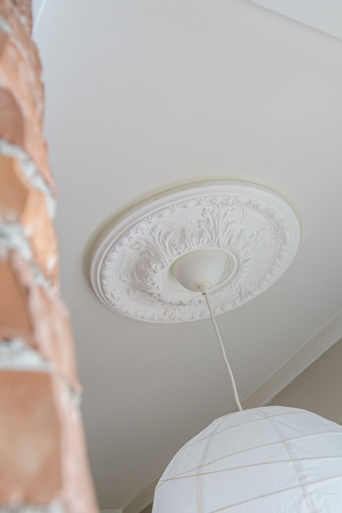 Lekre detaljer som rosetter i leiligheten Galleribilde