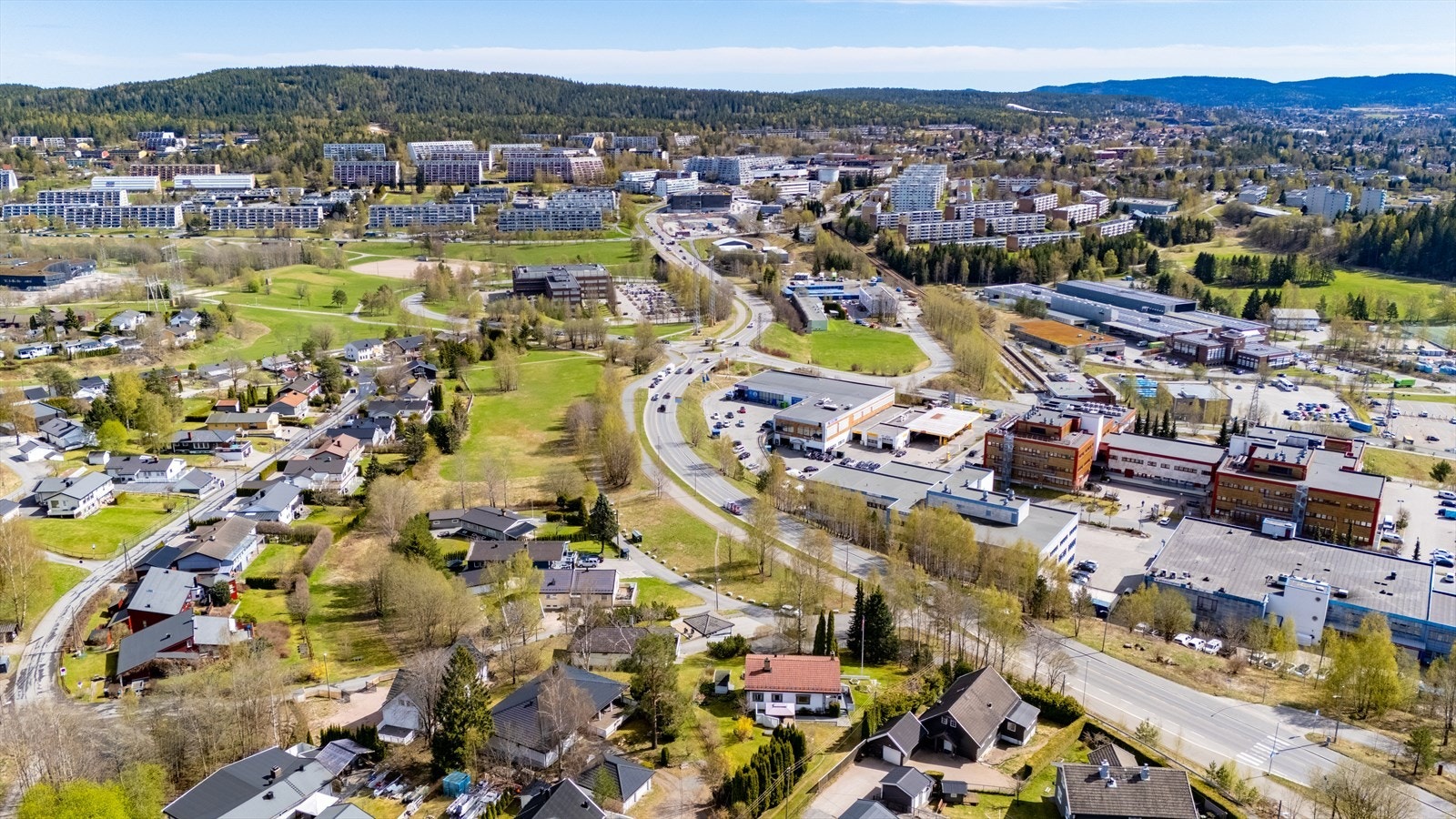 Fra boligen er det nærhet til kollektivtrafikk, tur-/rekreasjonsområder samt både Stovner og Romsås senter. Galleribilde