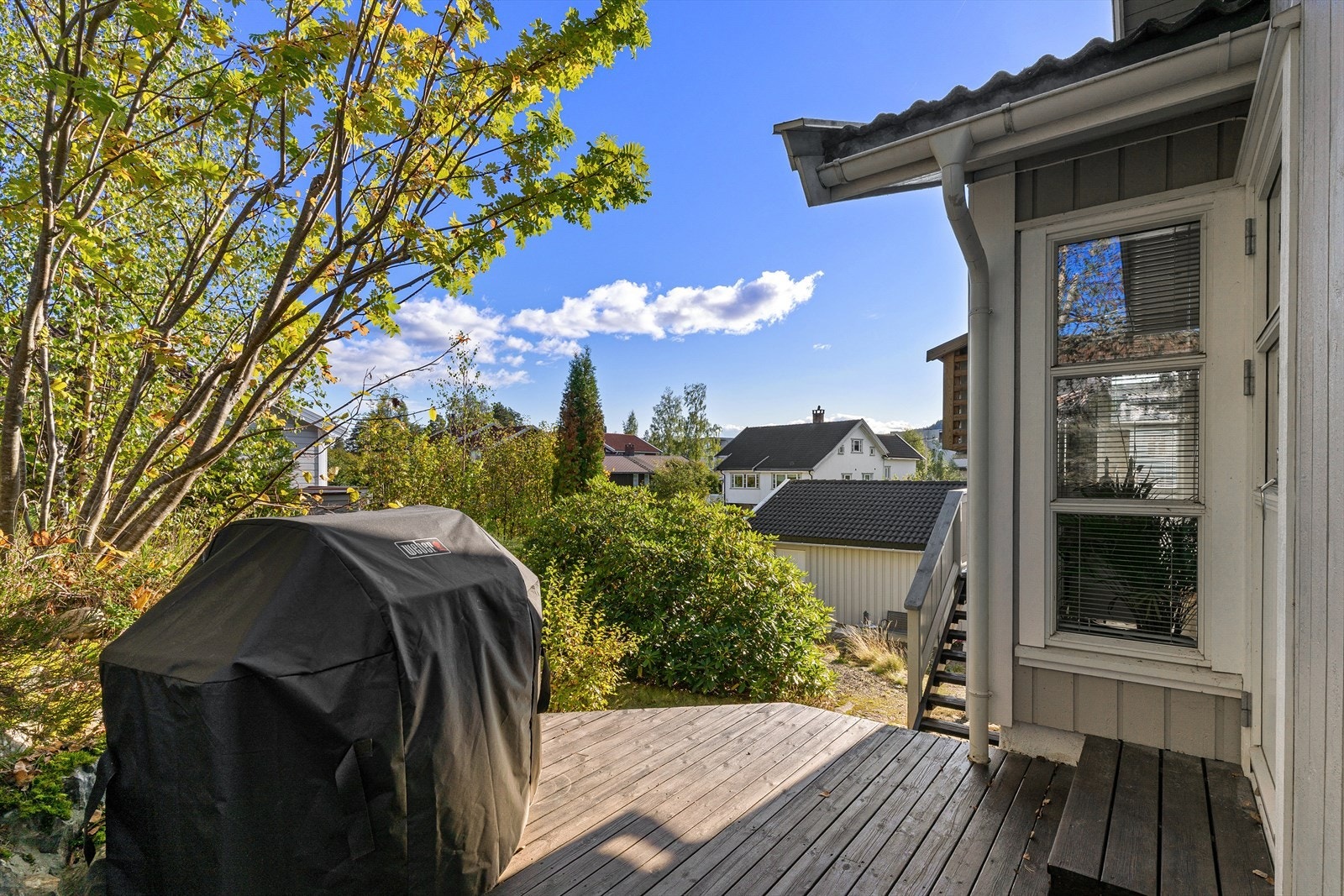 Ut for kjøkken i 1. etg er det romslige terrassområder. Galleribilde