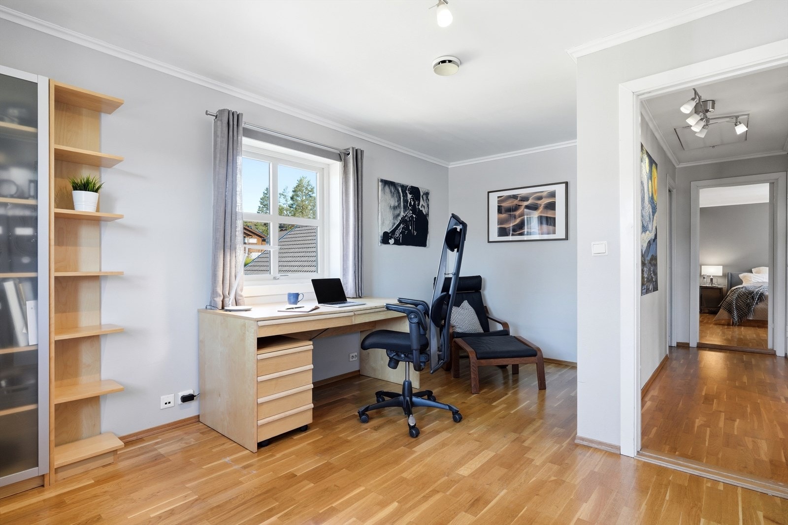 Soverom 2, benyttet som kontor. Galleribilde