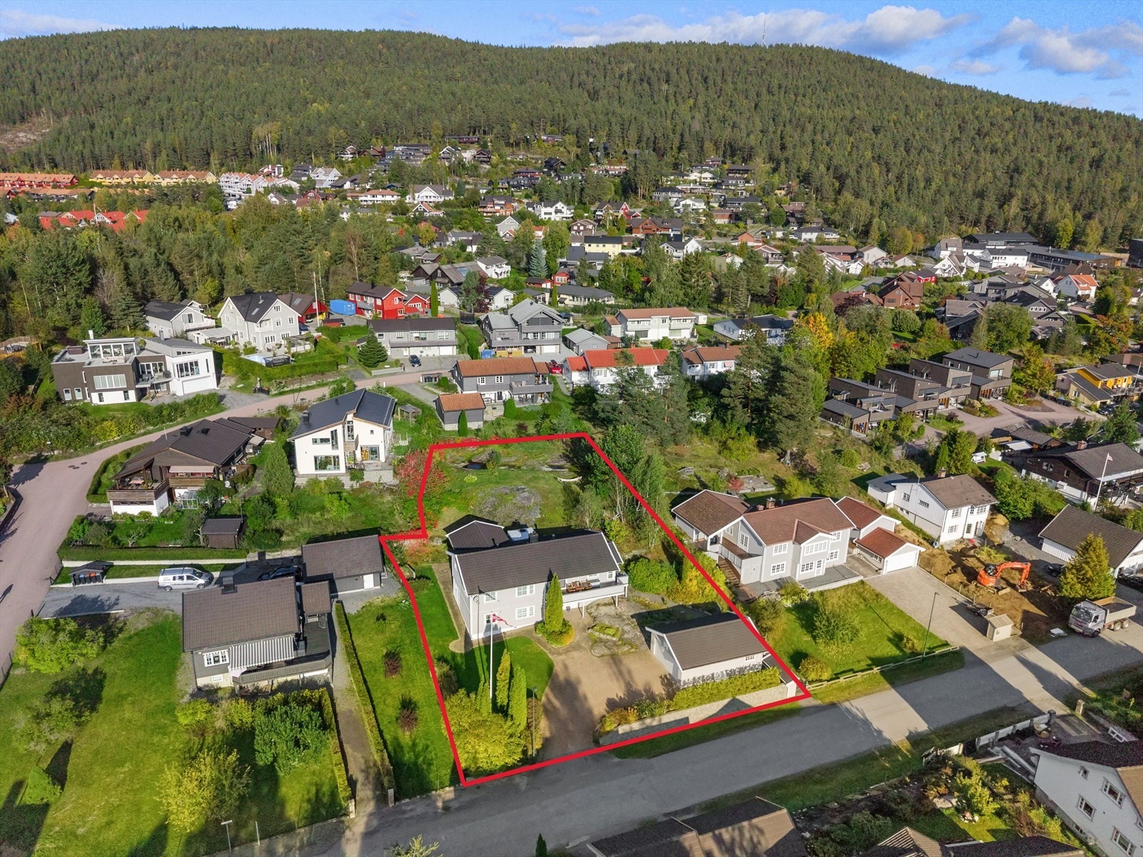 Enebolig med attraktiv beliggenhet på Raumyr og stor tomt. (Illustrerte tomtegrenser, avvik vil forekomme) Galleribilde