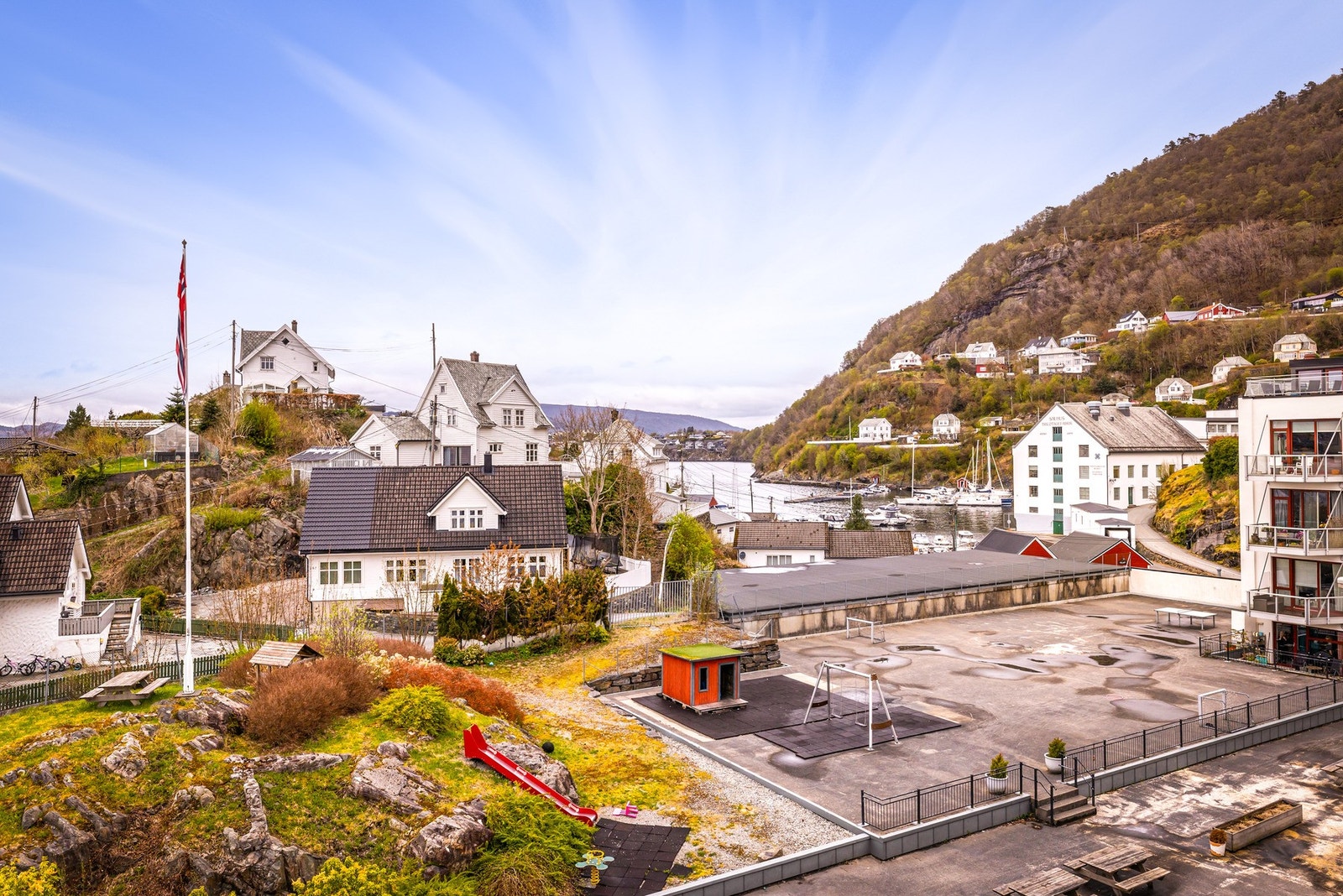 - Utsikt fra boligen stue/kjøkken som ligger i 4. etasje - Galleribilde