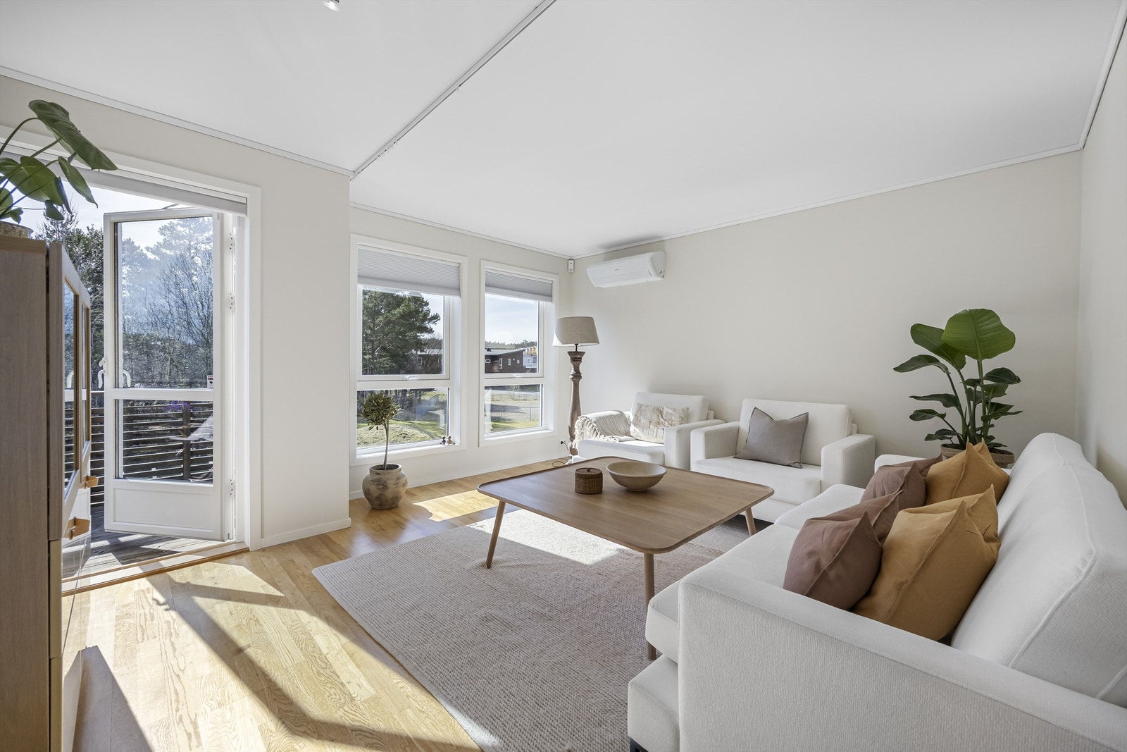 Stuen i andre etasje har utgang til en balkong på 6 m². Galleribilde