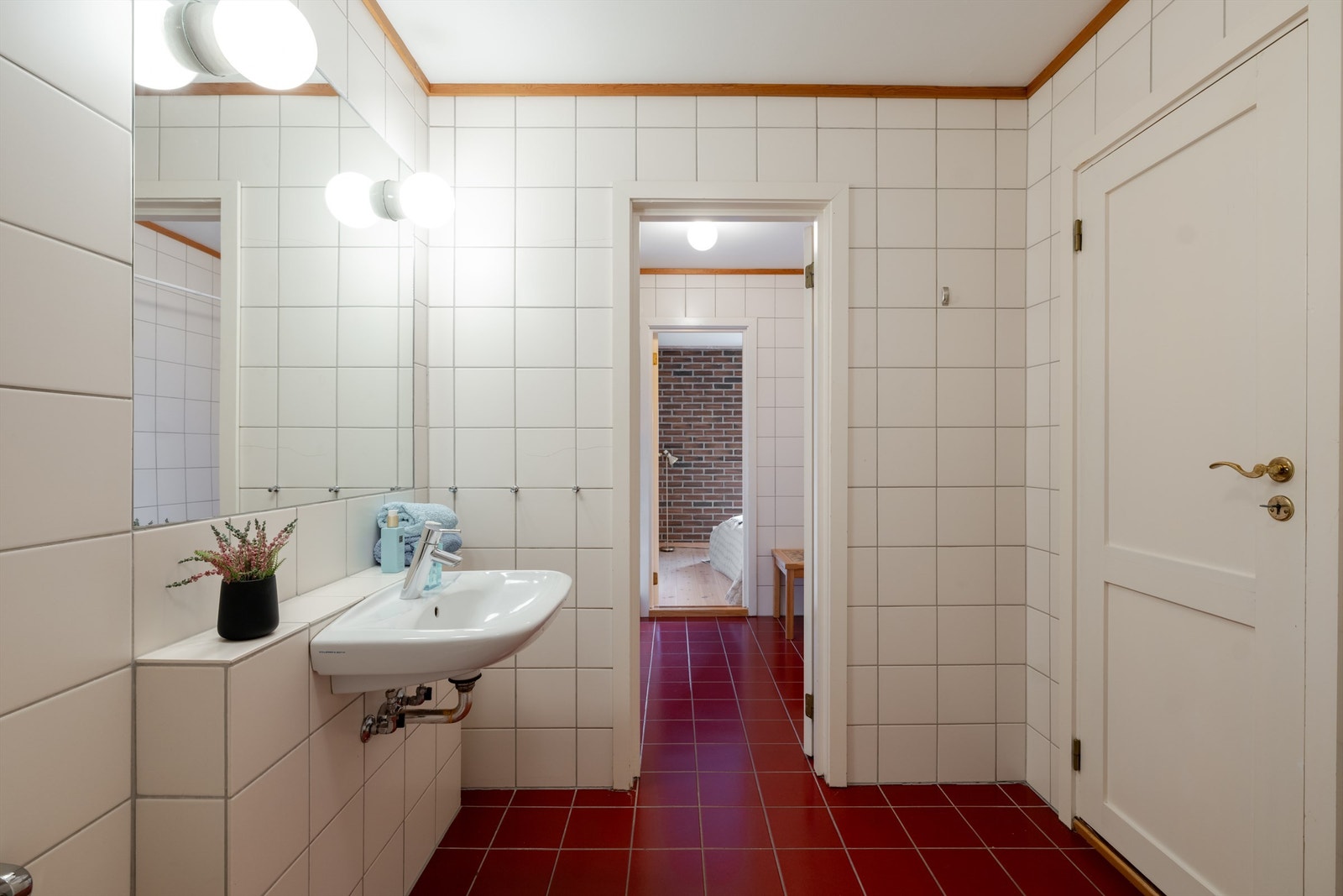 Bad i underetasje i tilknytning til soverom 2 i underetasje. Galleribilde