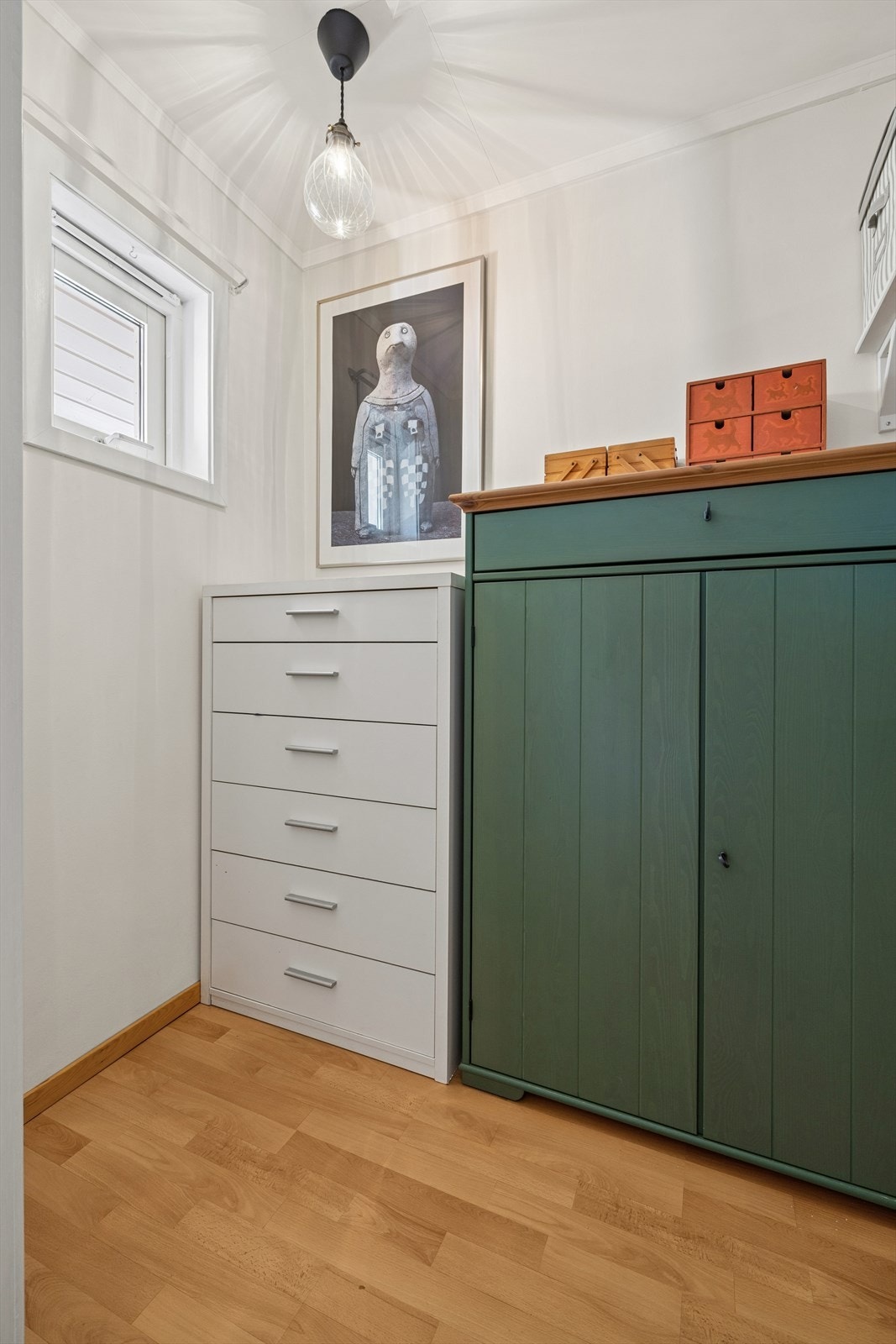 Innvendig bod med gode oppbevaringsmuligheter. Galleribilde