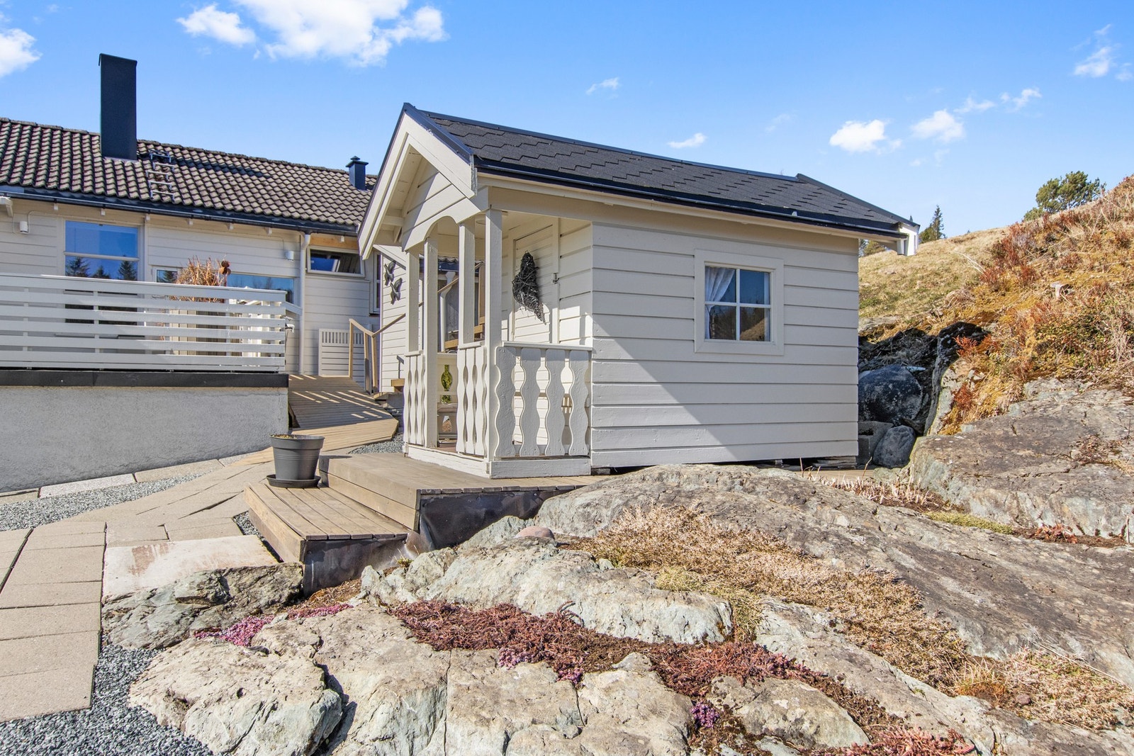 Lekestue som stor på tomta. Galleribilde
