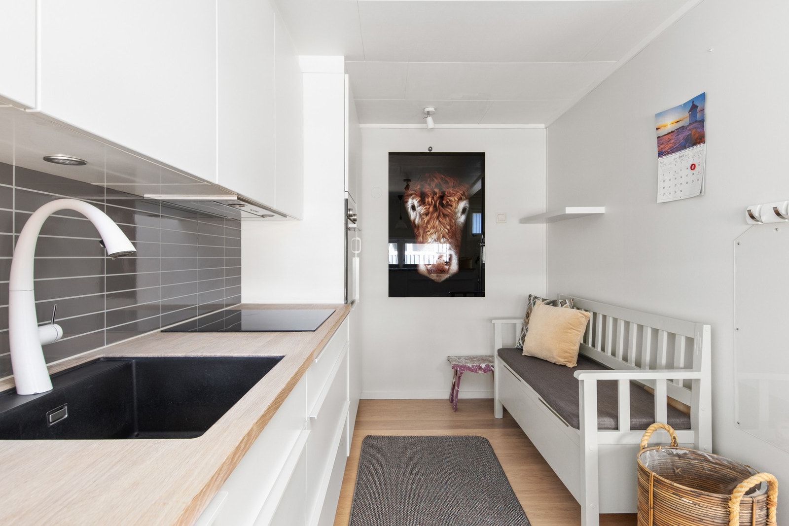 Kvikk kjøkkeninnredning som ble satt inn i 2019. Da ble også resten av etasjen oppusset. Galleribilde