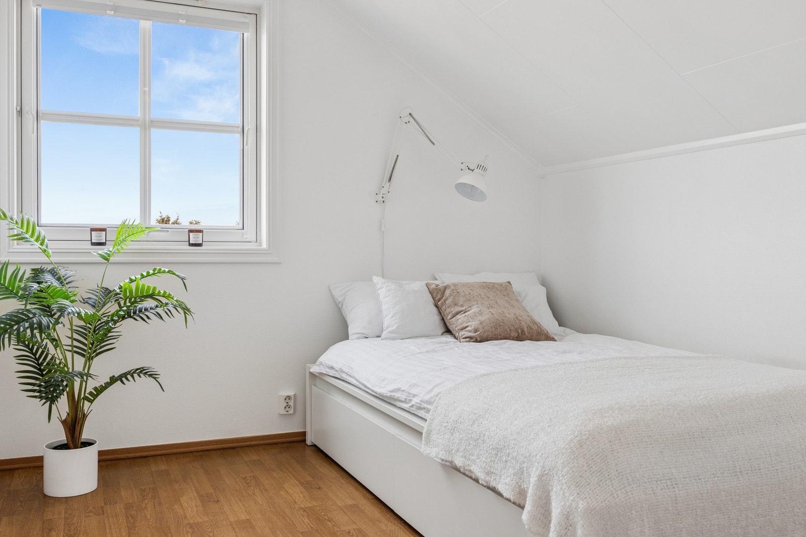 Her er det god plass il seng og garderobeløsning. Galleribilde