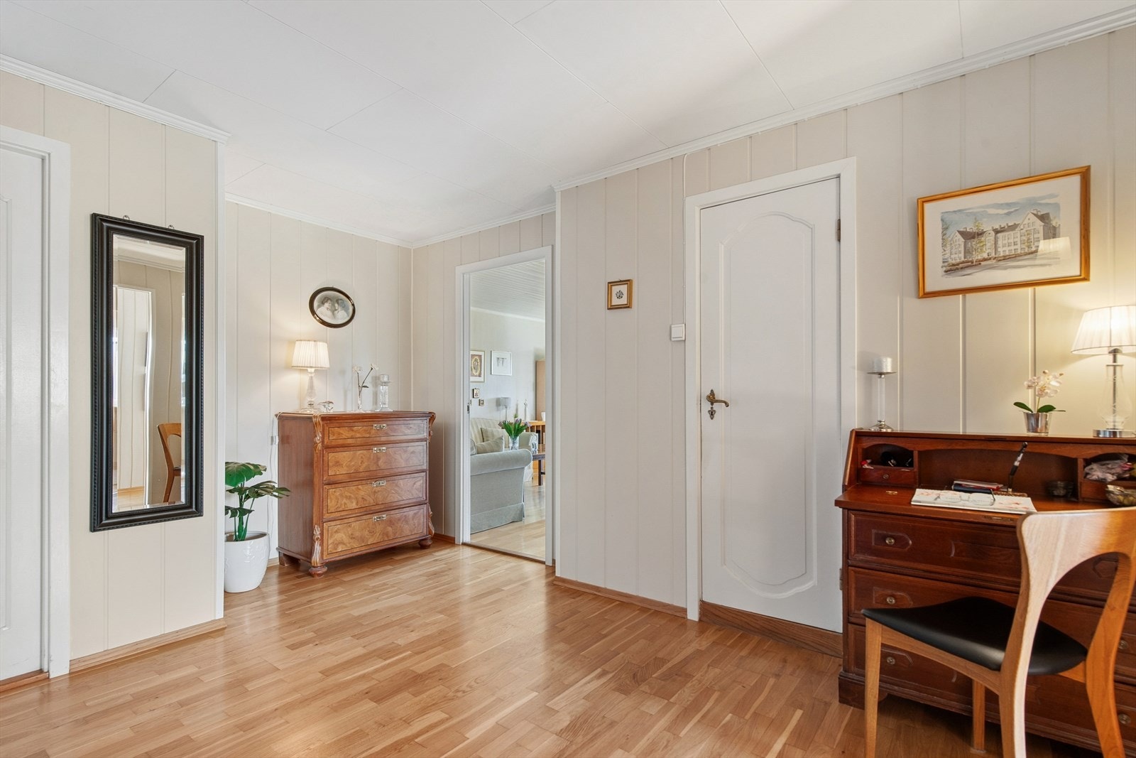 I gangen er det god plass til oppbevaringsmøblement som er praktisk i hverdagen. Galleribilde