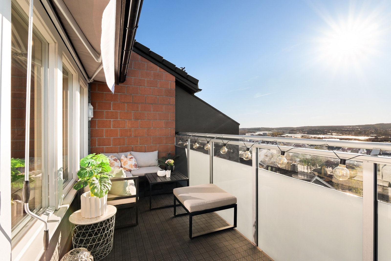 Toppleiligheten i Frøyas gate 49 presenteres av Kenneth Graarud Olsen i Krogsveen.
Fotograf; Kristoffer Kristiansen. Galleribilde