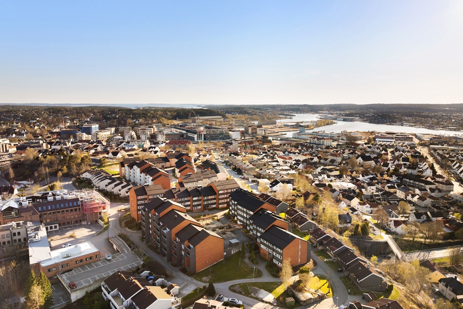 Alle byens tilbud og fasiliteter er lett tilgjengelig. Til sentrumskjernen tar det ikke mer enn fem minutter til fots. Galleribilde