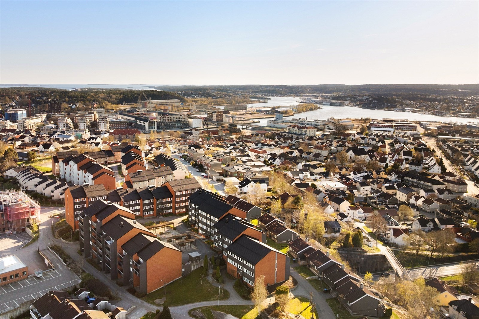 På St. Hansfjellets fredelige høyde bor du meget sentralt - med gangavstand til alle byens tilbud. Galleribilde