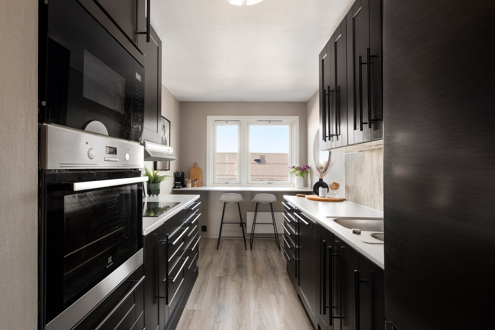 Kjøkkenet ble i 2018 oppgradert med ny innredning fra IKEA som i senere år er malt sort. Galleribilde