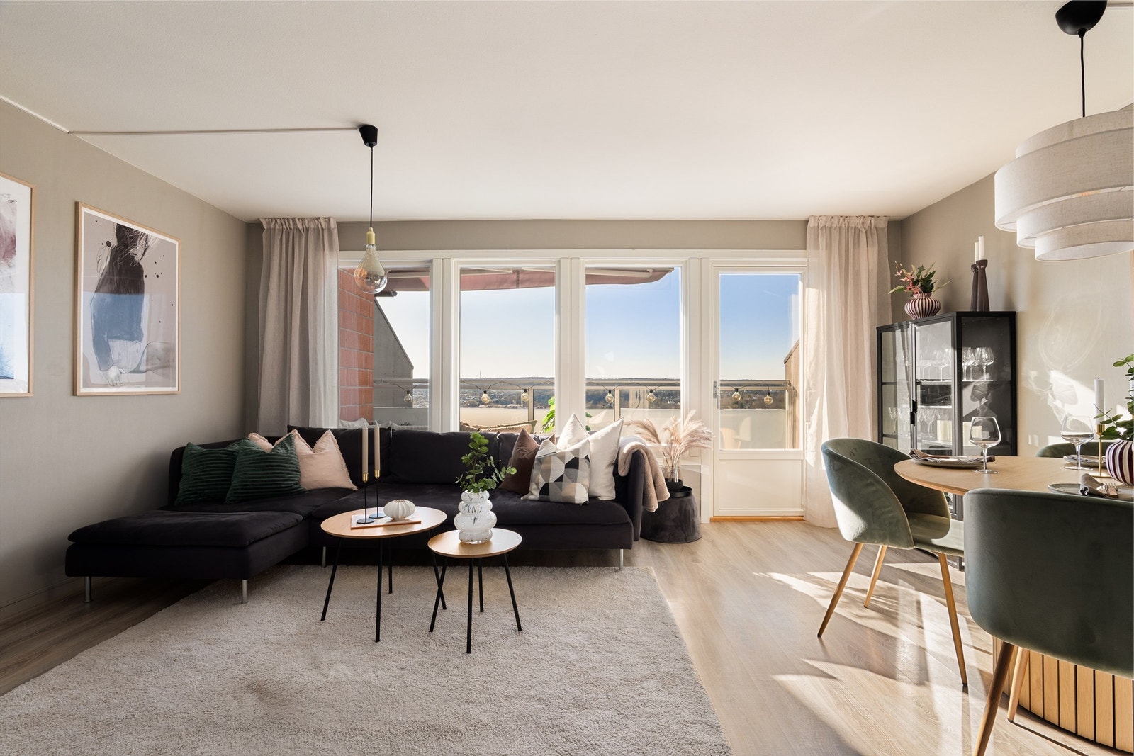 Leiligheten ble pusset helhetlig opp i 2018 med nye overflater i alle rom. Galleribilde