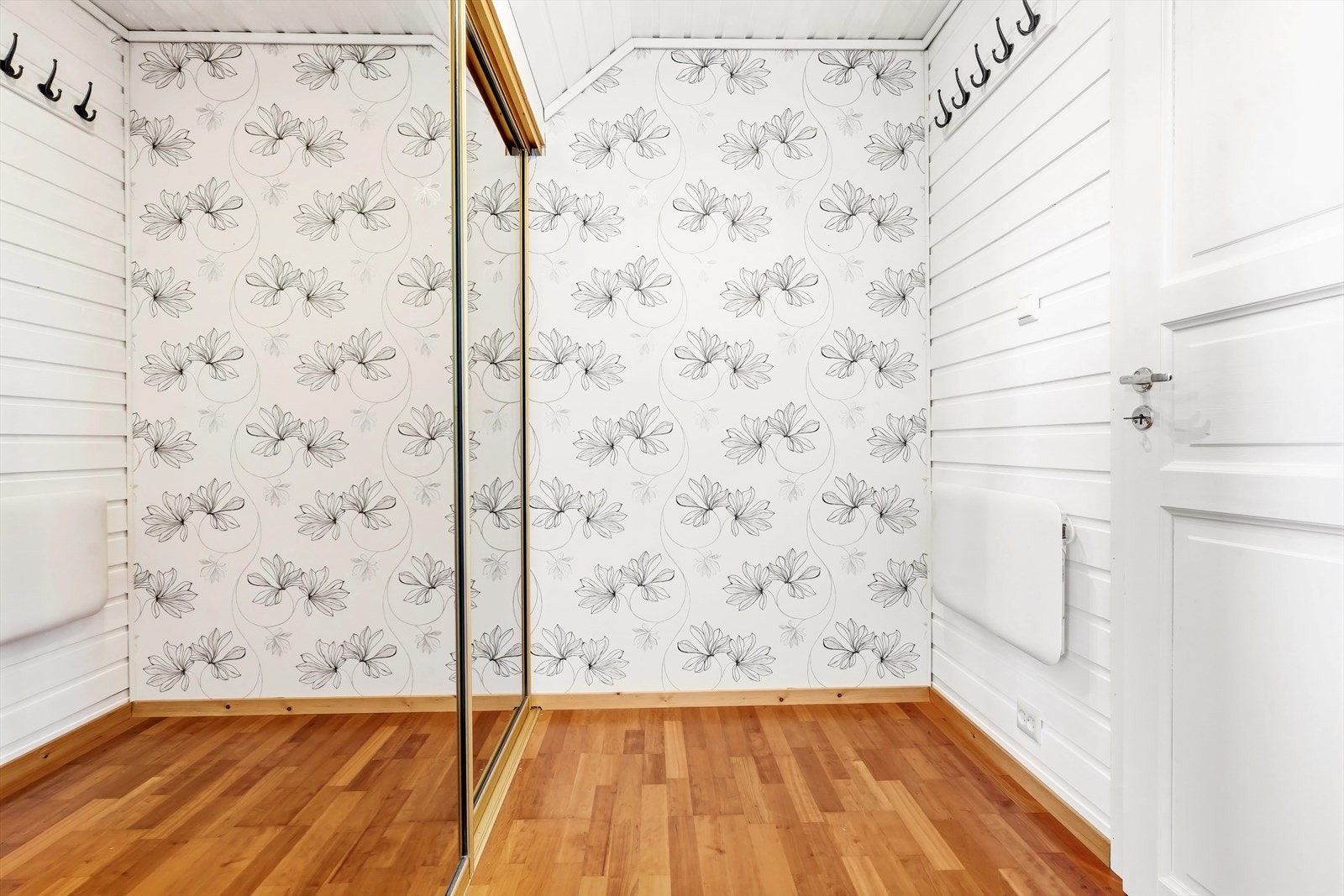 Rommet er i dag definert som bod, men brukes praktisk som en romslig walk-in-garderobe. Galleribilde