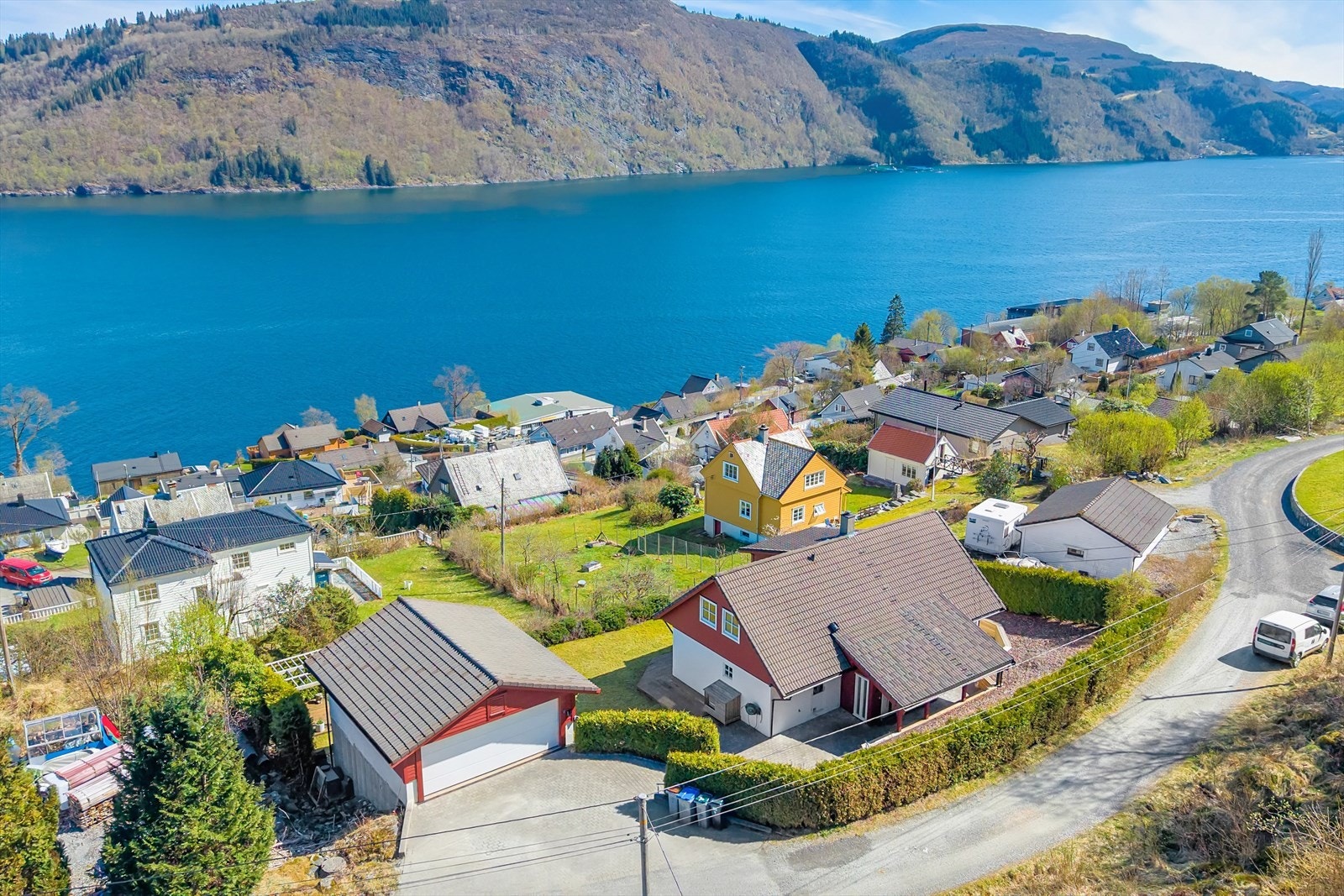 Velkommen til Ekrehaugen 20 - Presentert av Cam Trinh ved DNB Eiendom. Galleribilde