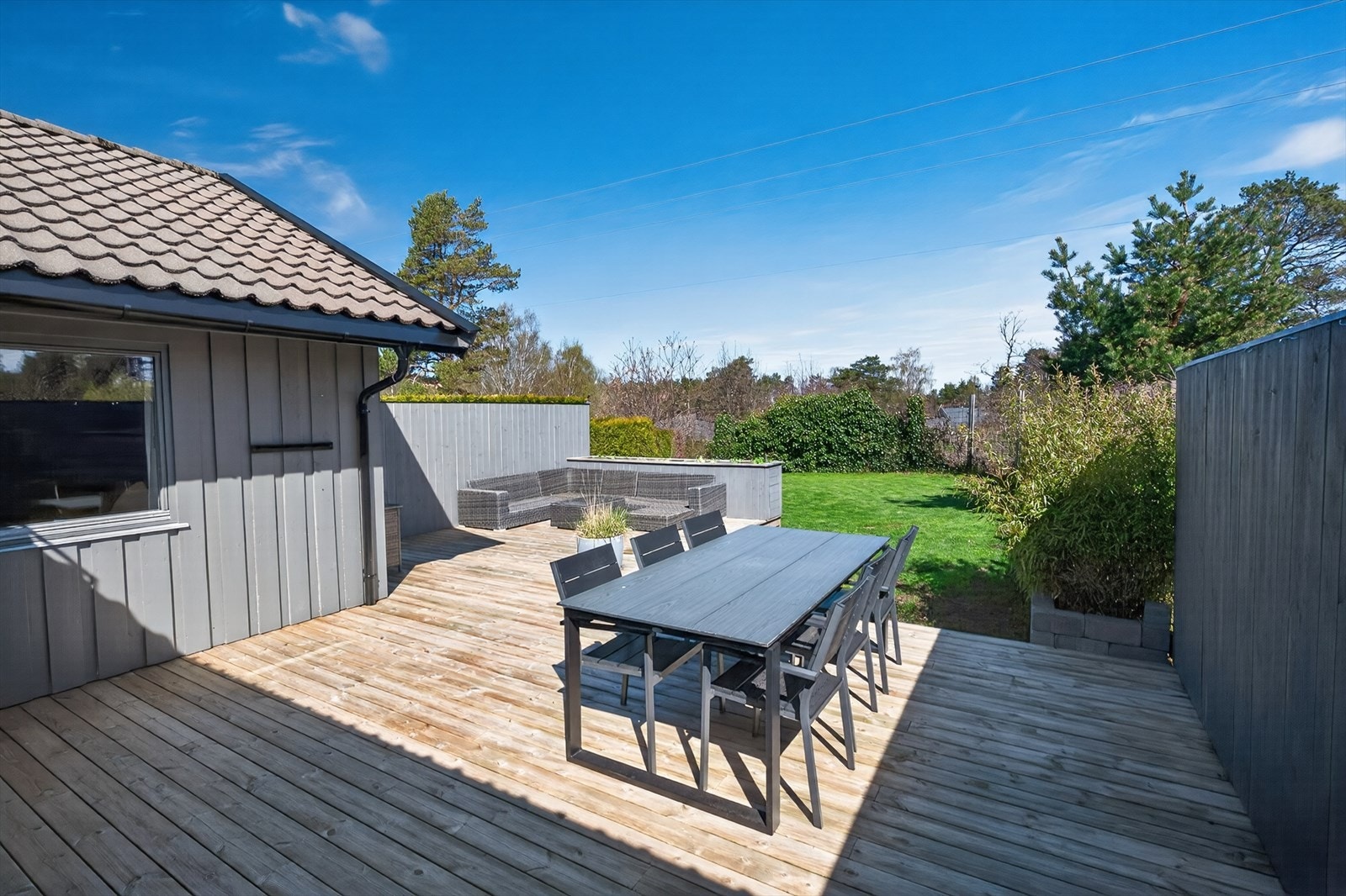 Lett tilgjengelig hage og terrasse - Solrikt! Galleribilde