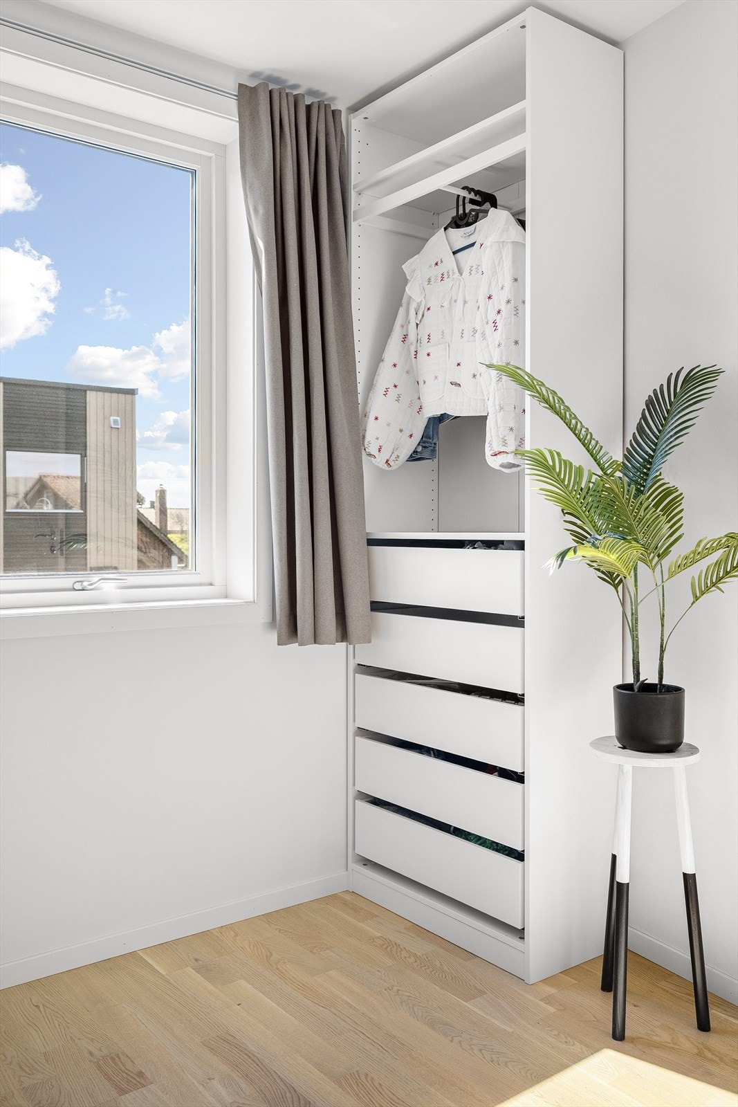 Rommet har plass til garderobeløsning og egner seg godt som barnerom, gjesterom eller kontor. Galleribilde